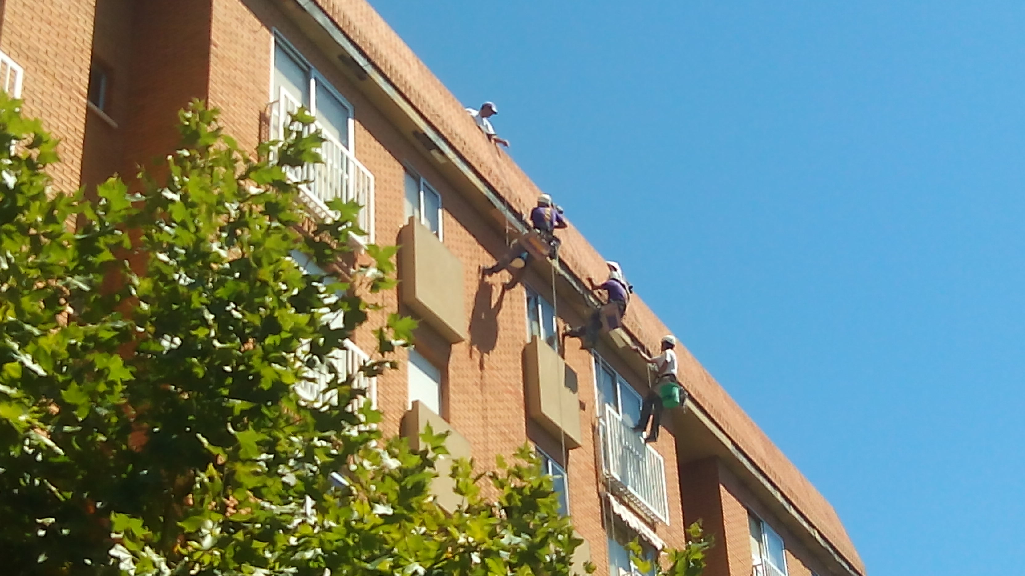 REHABILITACION DE ALEROS SUPERIORES DE EDIFICIOS