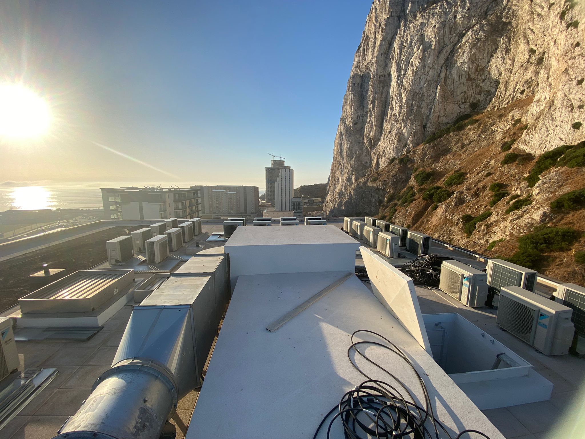 Sistema multisplit y extracción de humos