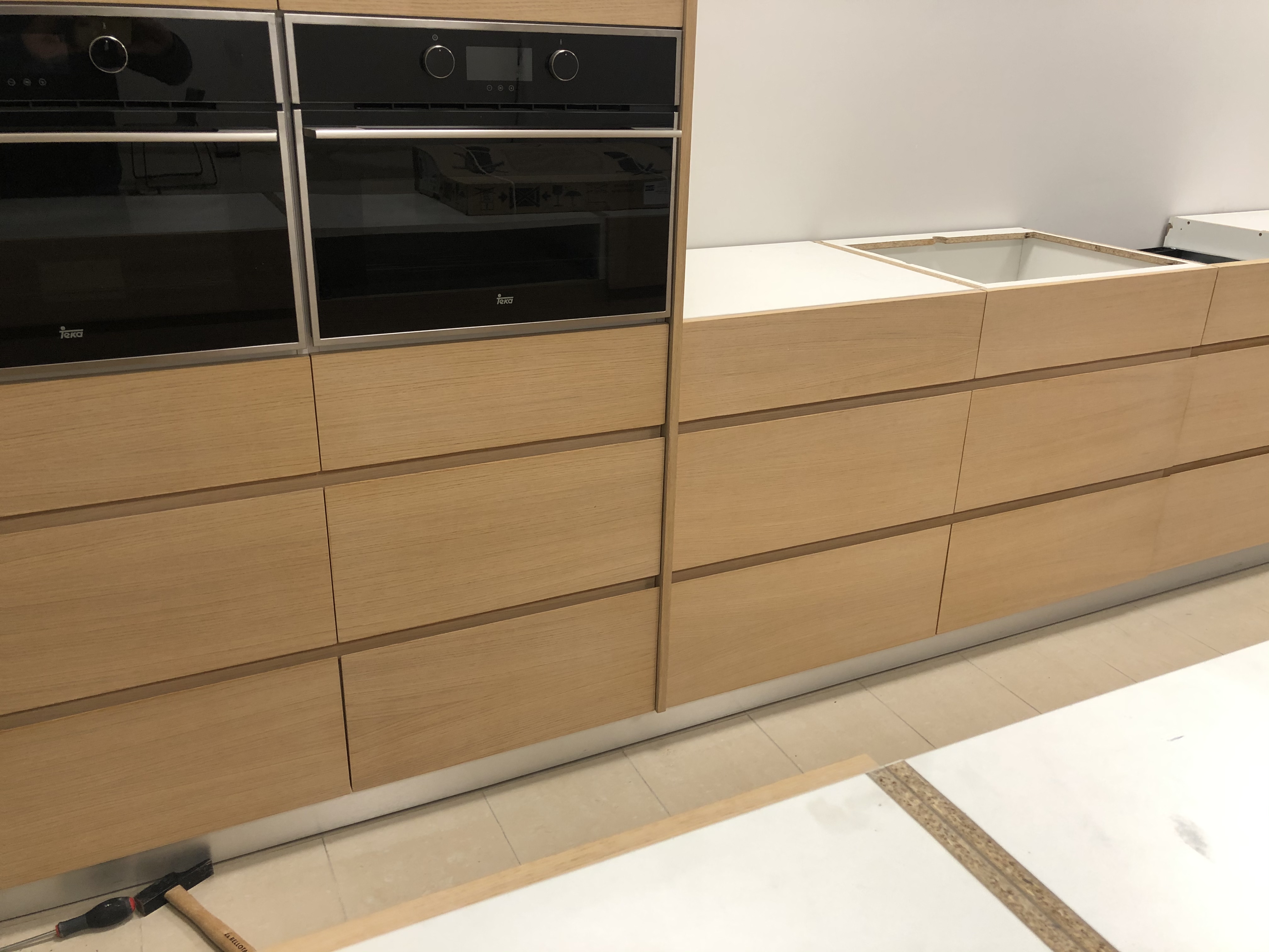 Cocina local de venta al público de la carpintería Formes, Amposta