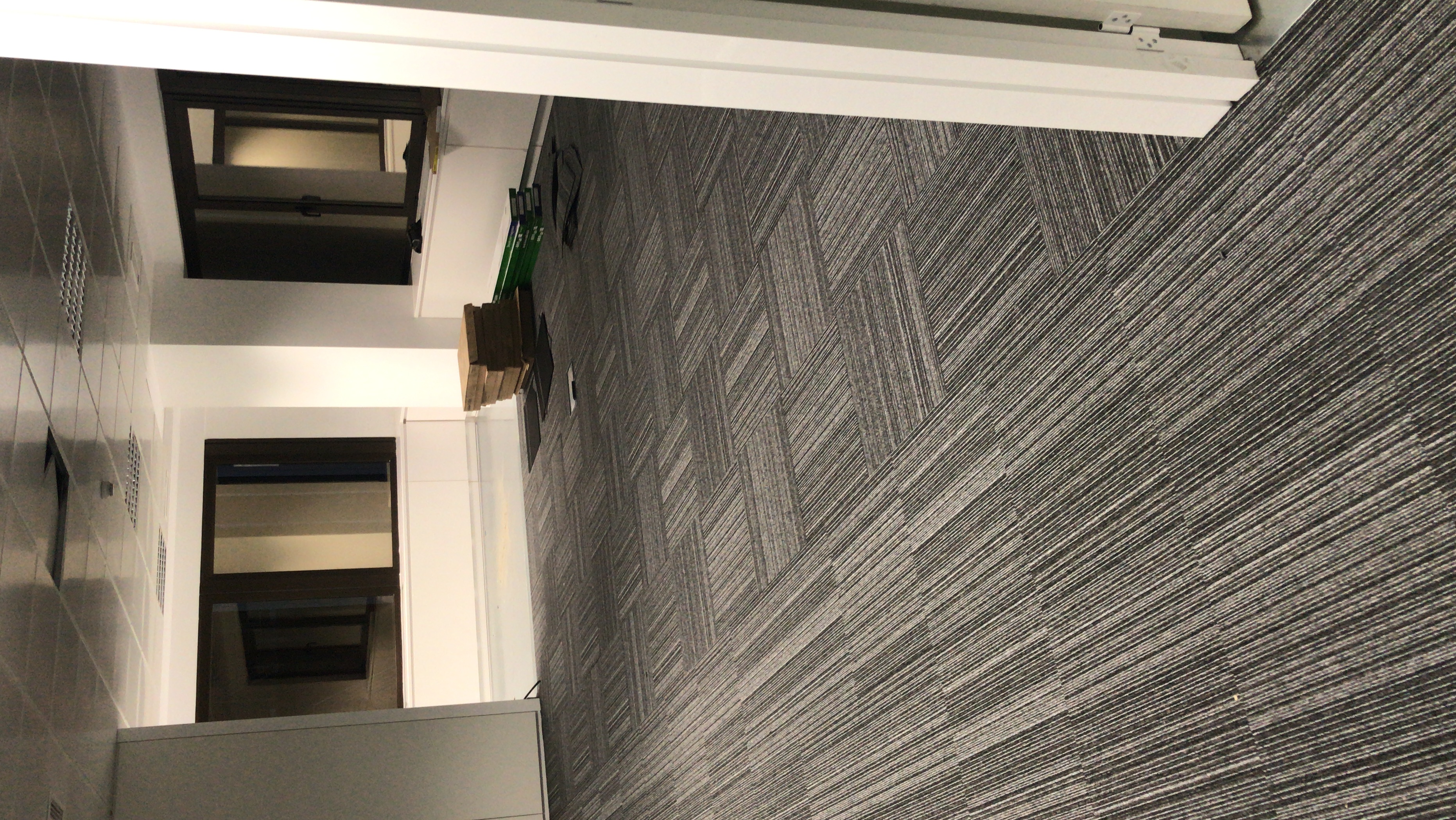 Solado de oficina con moqueta