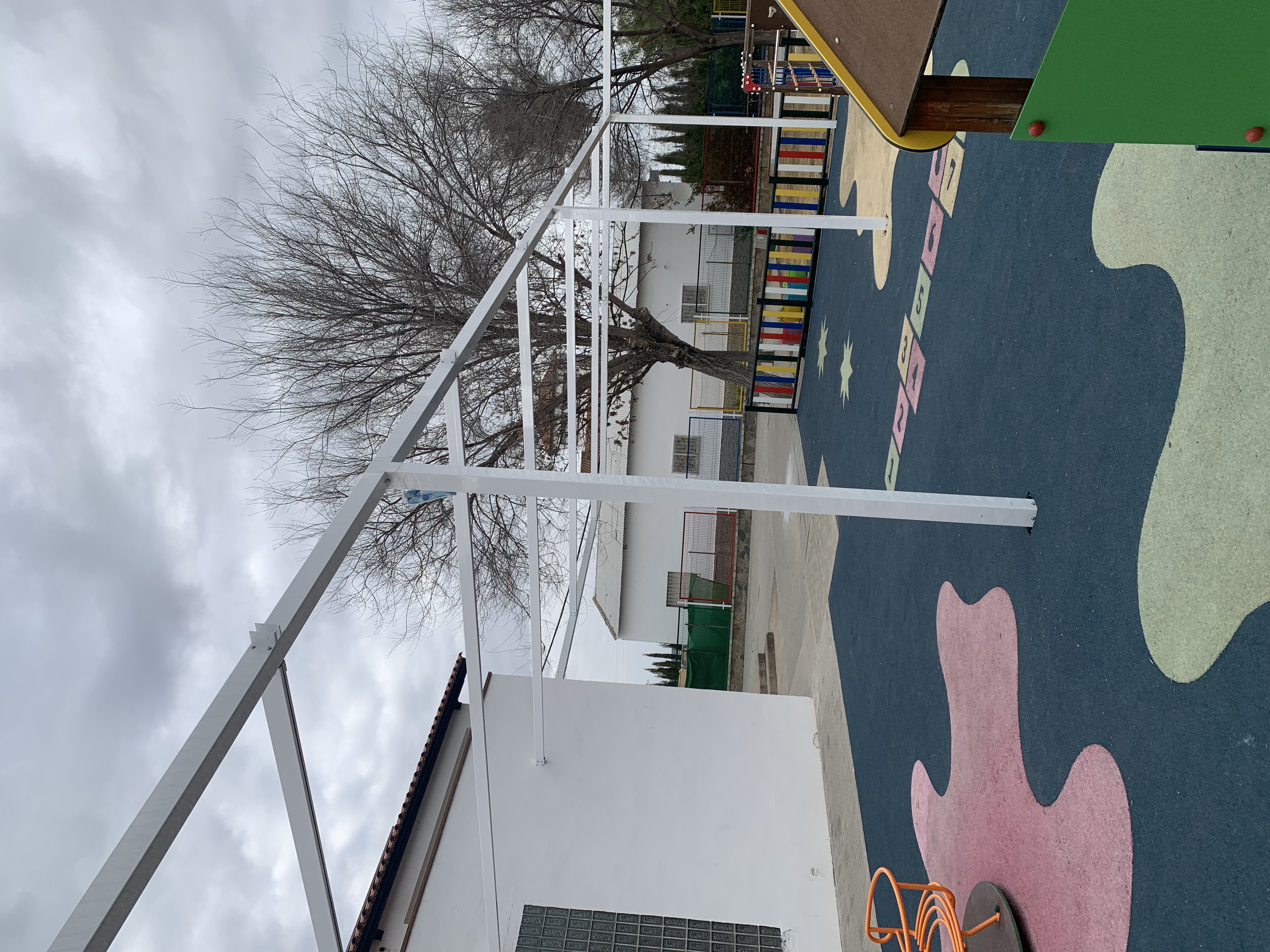 Estructura de aluminio 110x110 para su posterior montaje de pérgolas