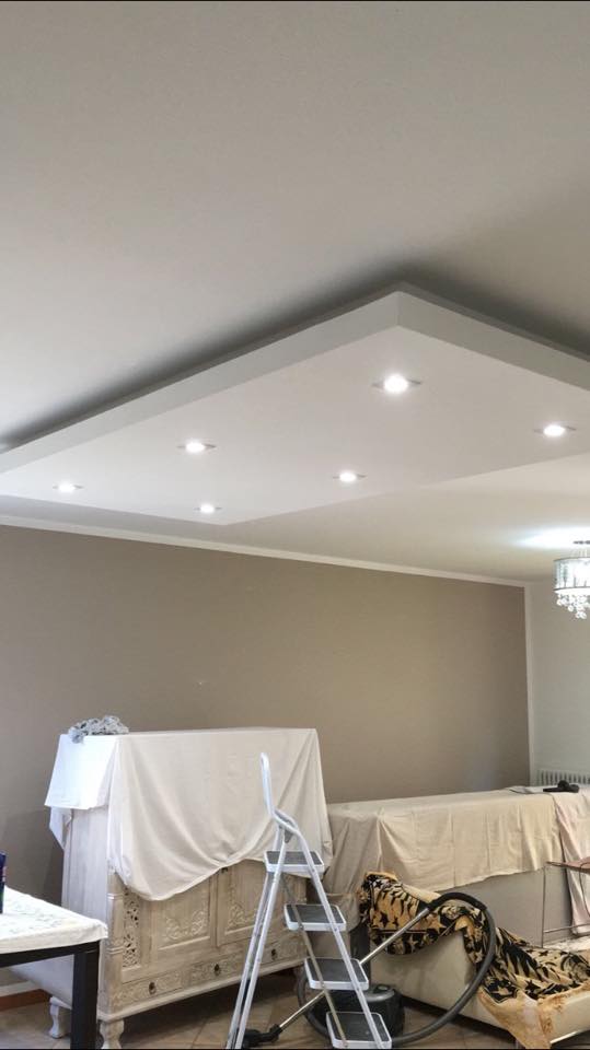 Falso techo con focos led