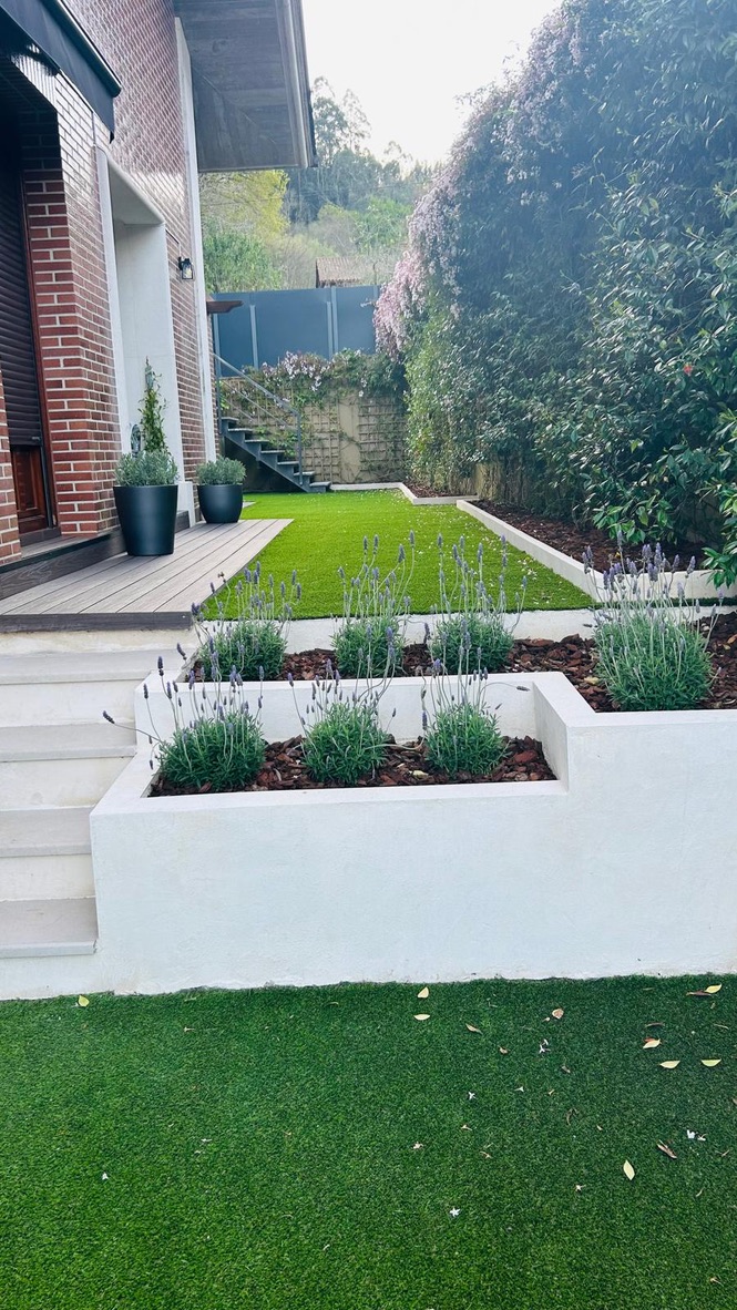 Jardinera y jardín en Guriezo