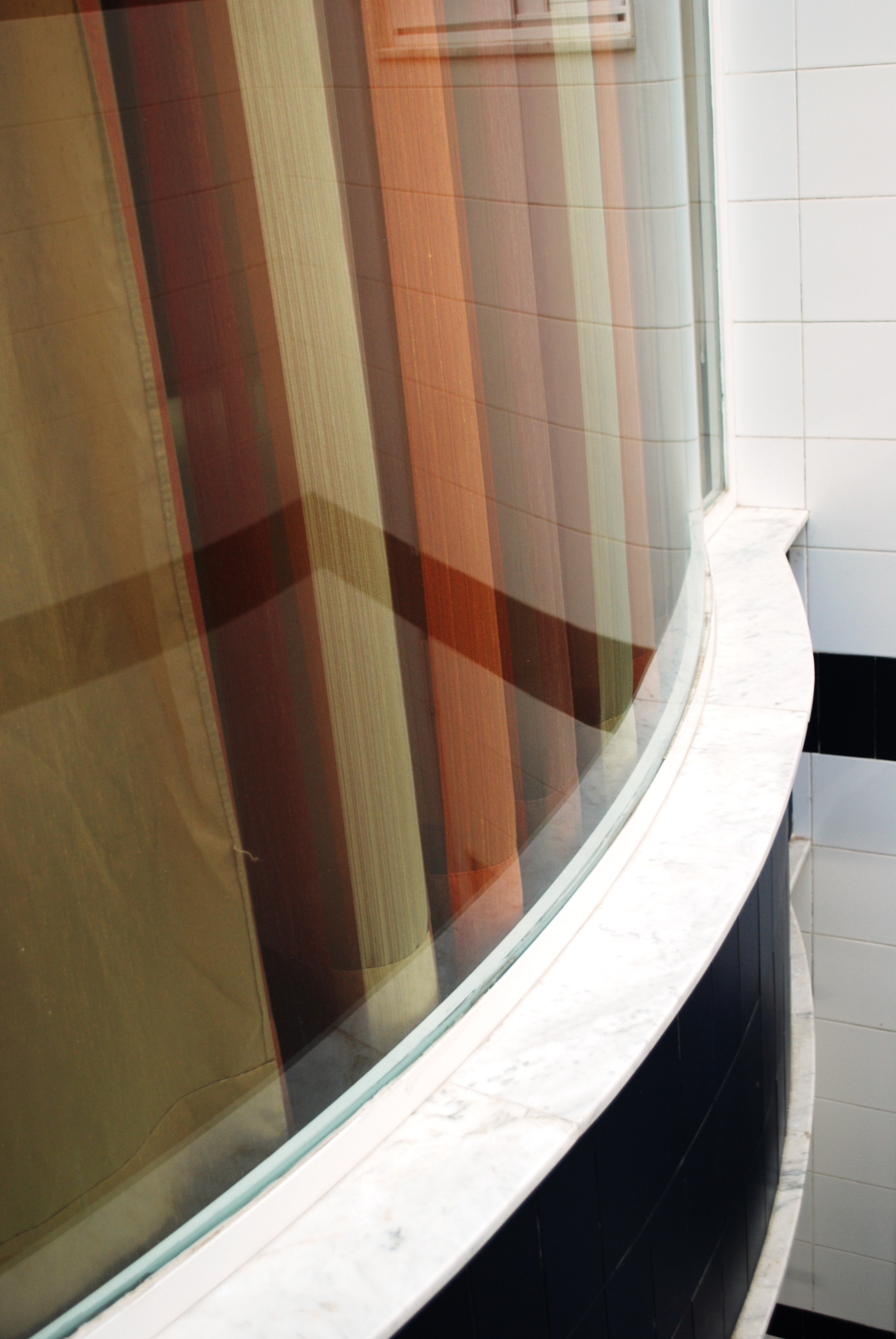 Vidrio curvado en patio interior