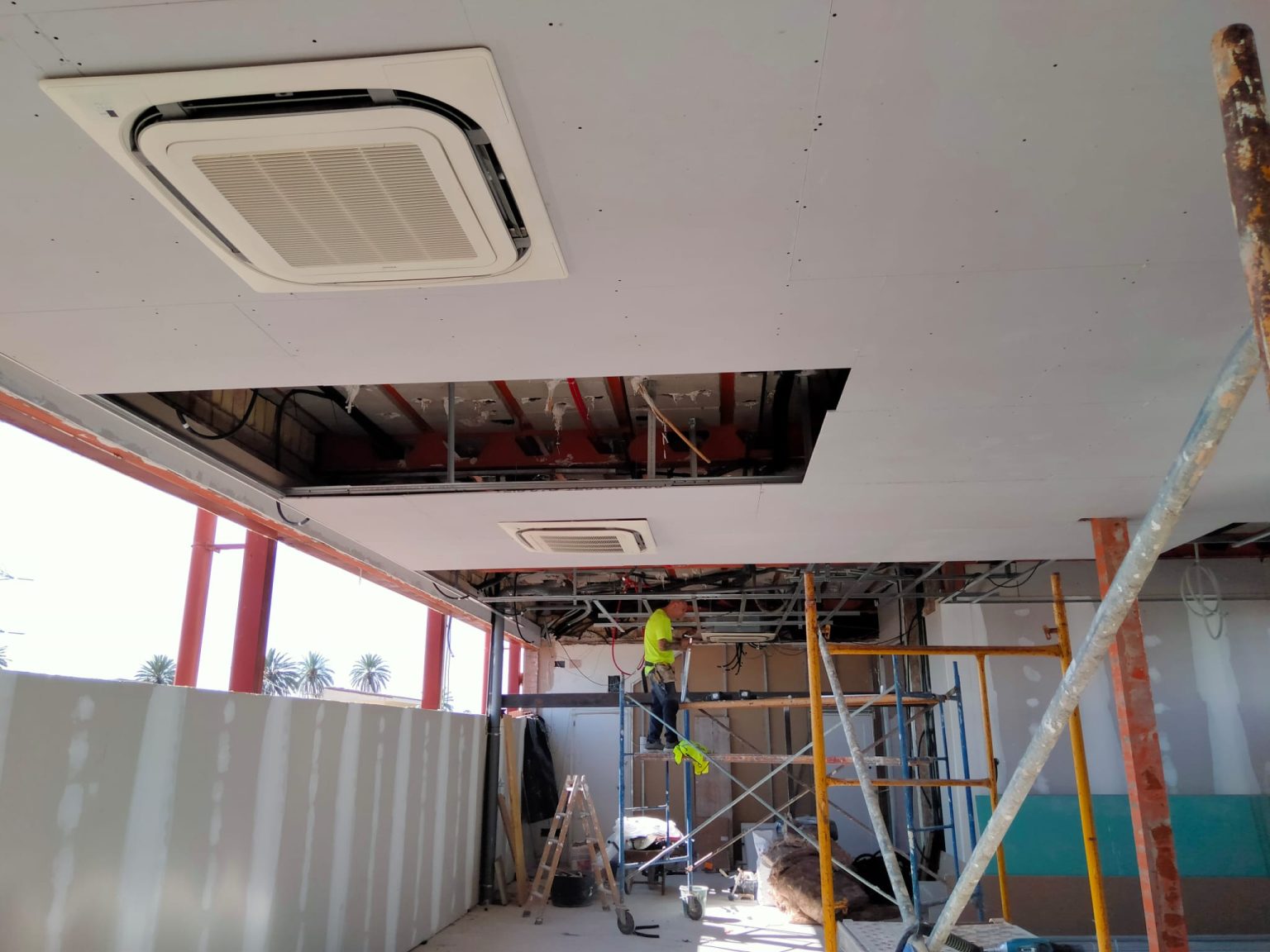 INSTALACIÓN DE TECHOS DESMONTABLES