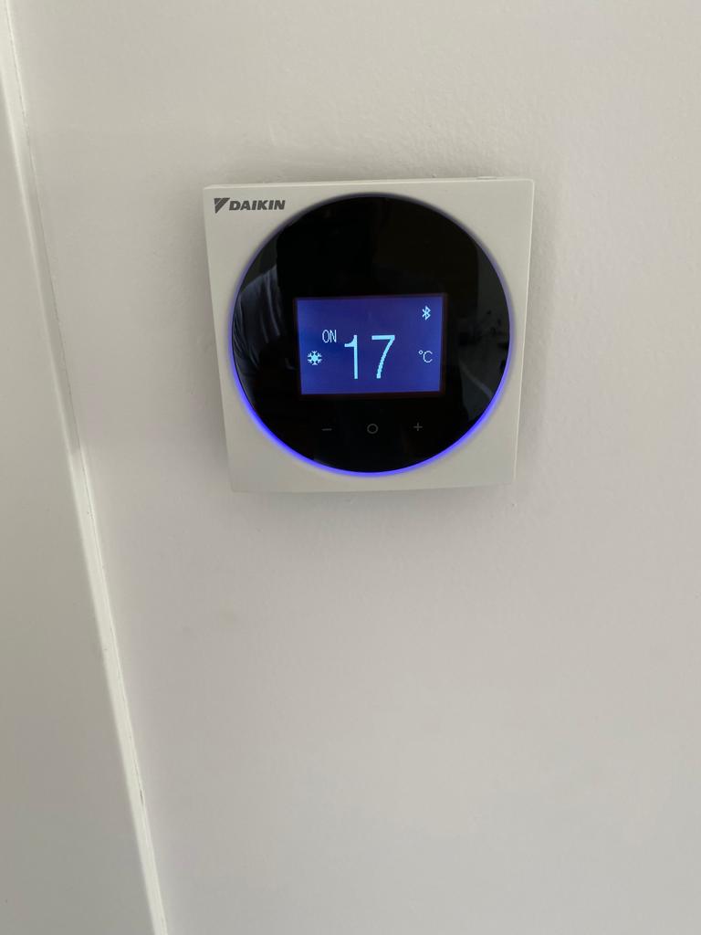 mando con bluetooth Daikin