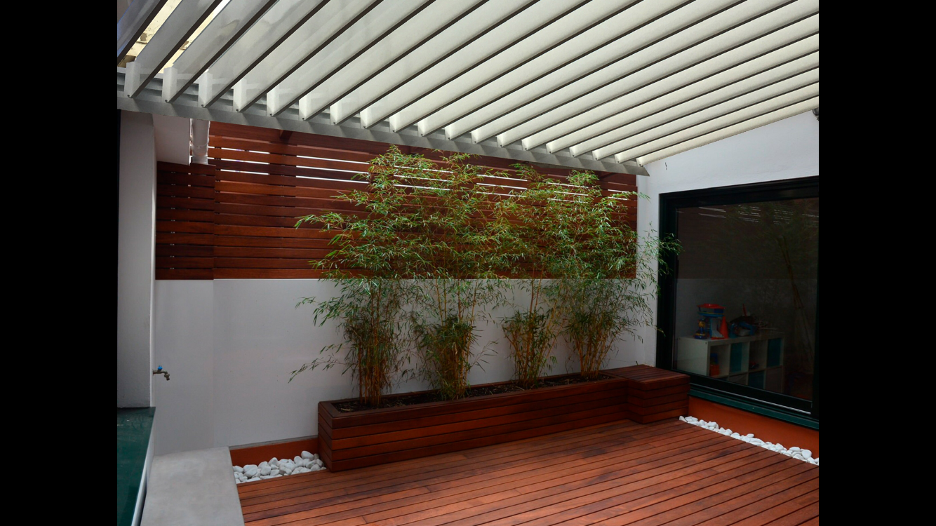 bioclimatica de lamas orientables beige/beige