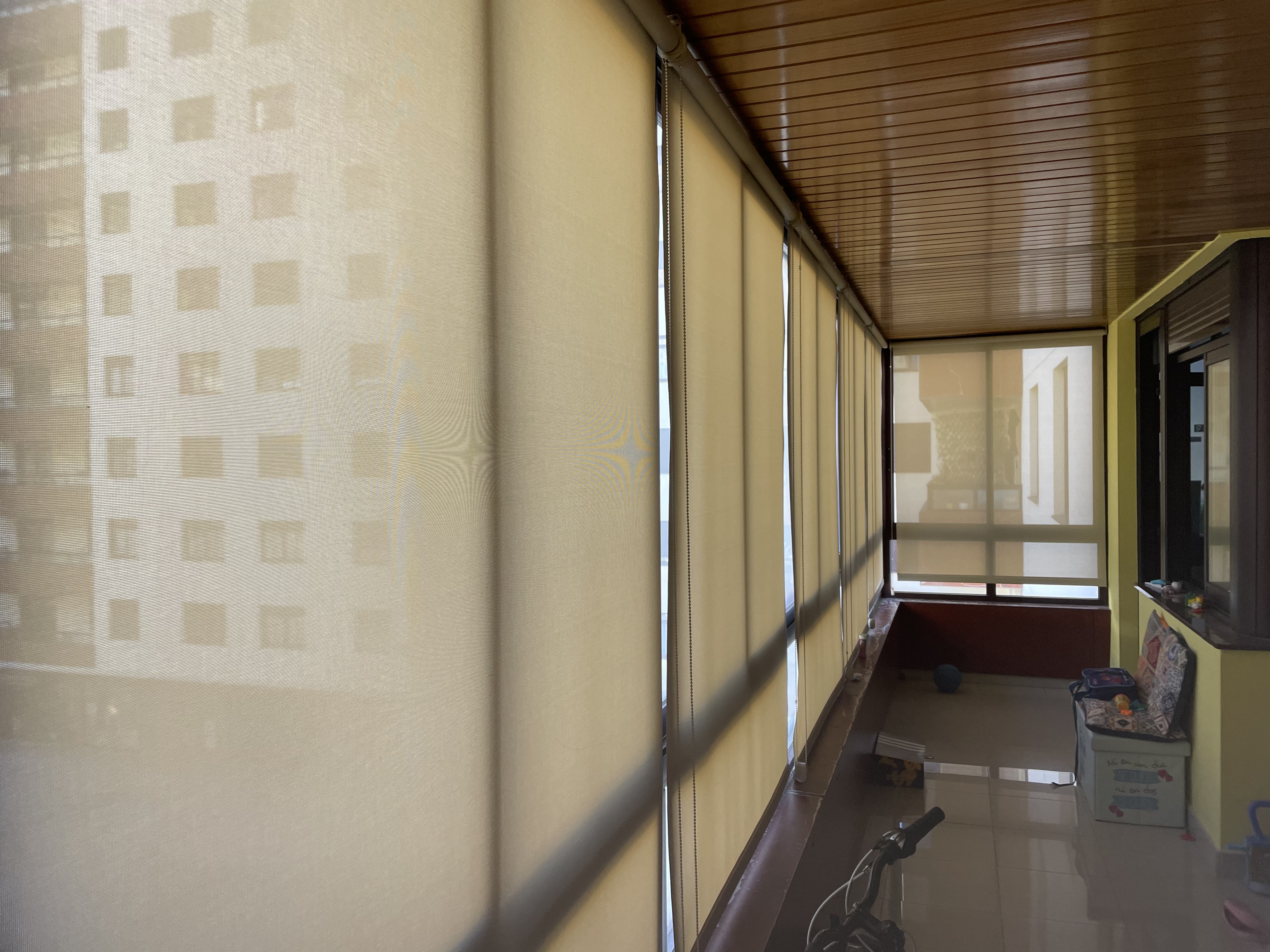 Colocación de estores y en balcón