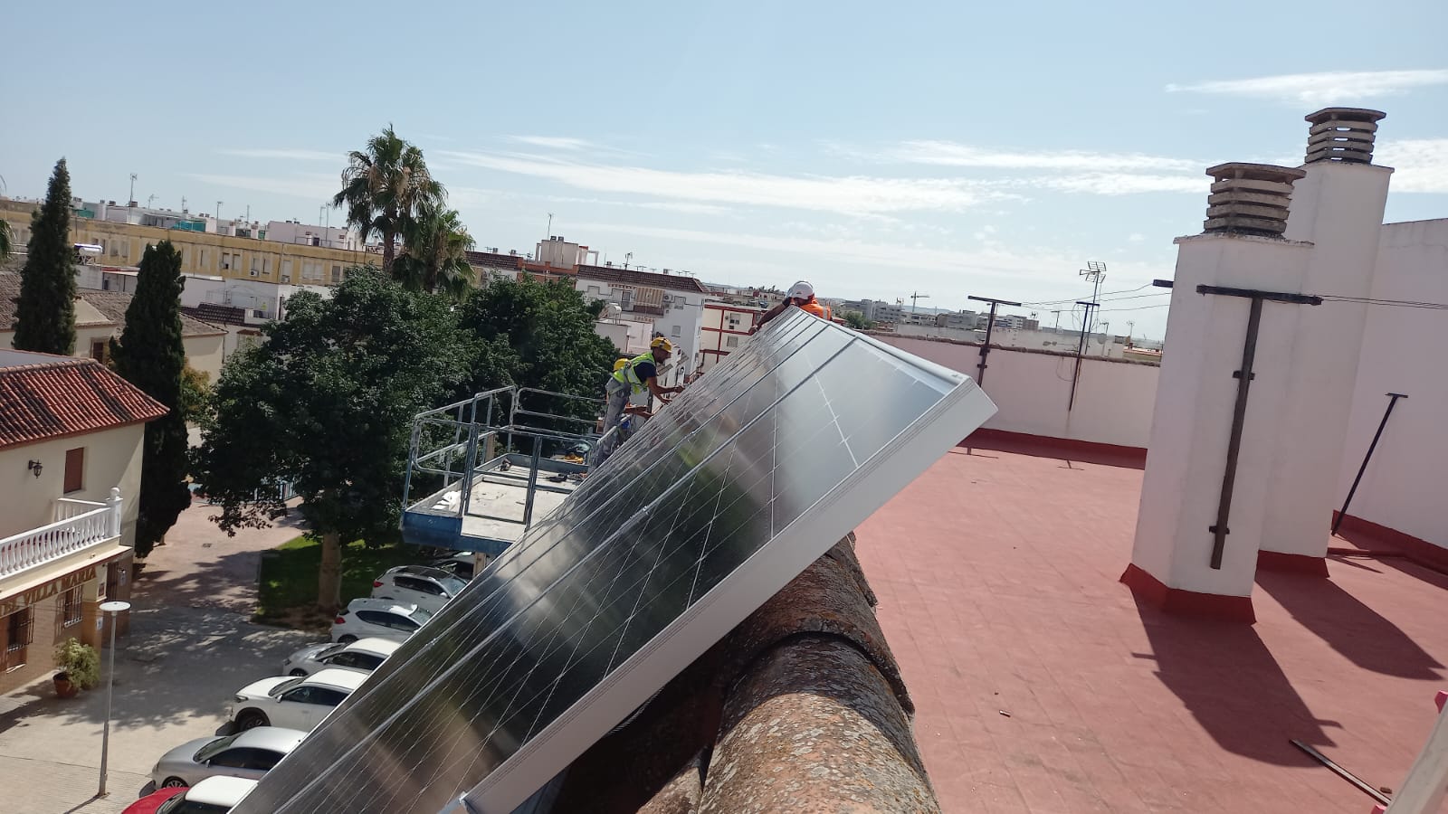 Autoconsumo empresa. 11 paneles  JA SOLAR de 545Wp e inversor de 6KWn trifásico