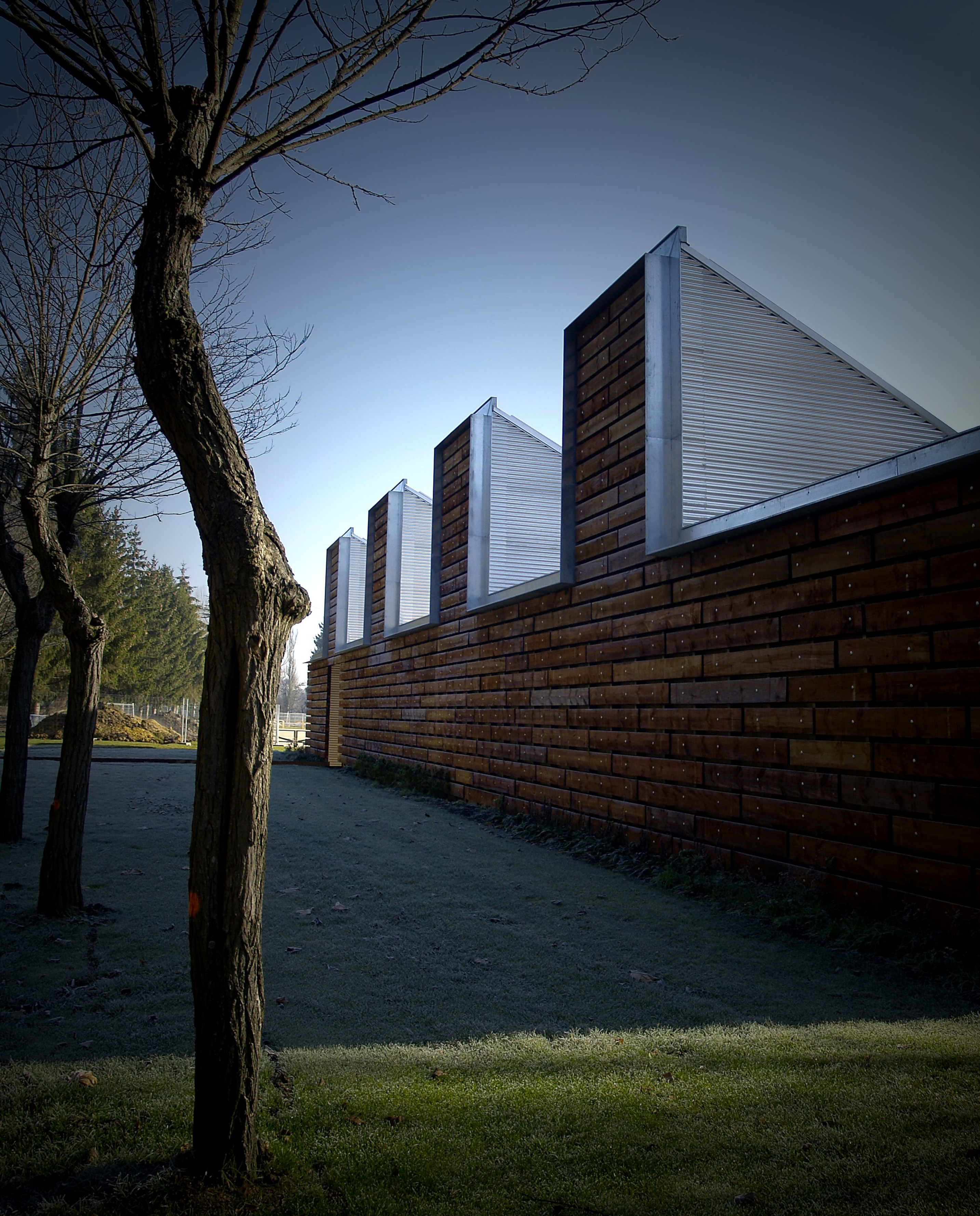 Edificio Bioclimático de Instalaciones en las Piscinas de Gamarra