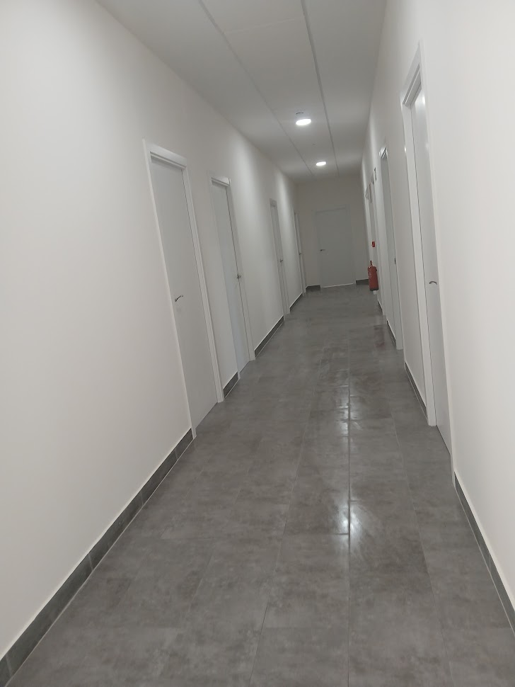 ALICATADO DE SOLERA Y PINTANDO CON INSTALACION DE PUERTAS TECHOS PAREDES