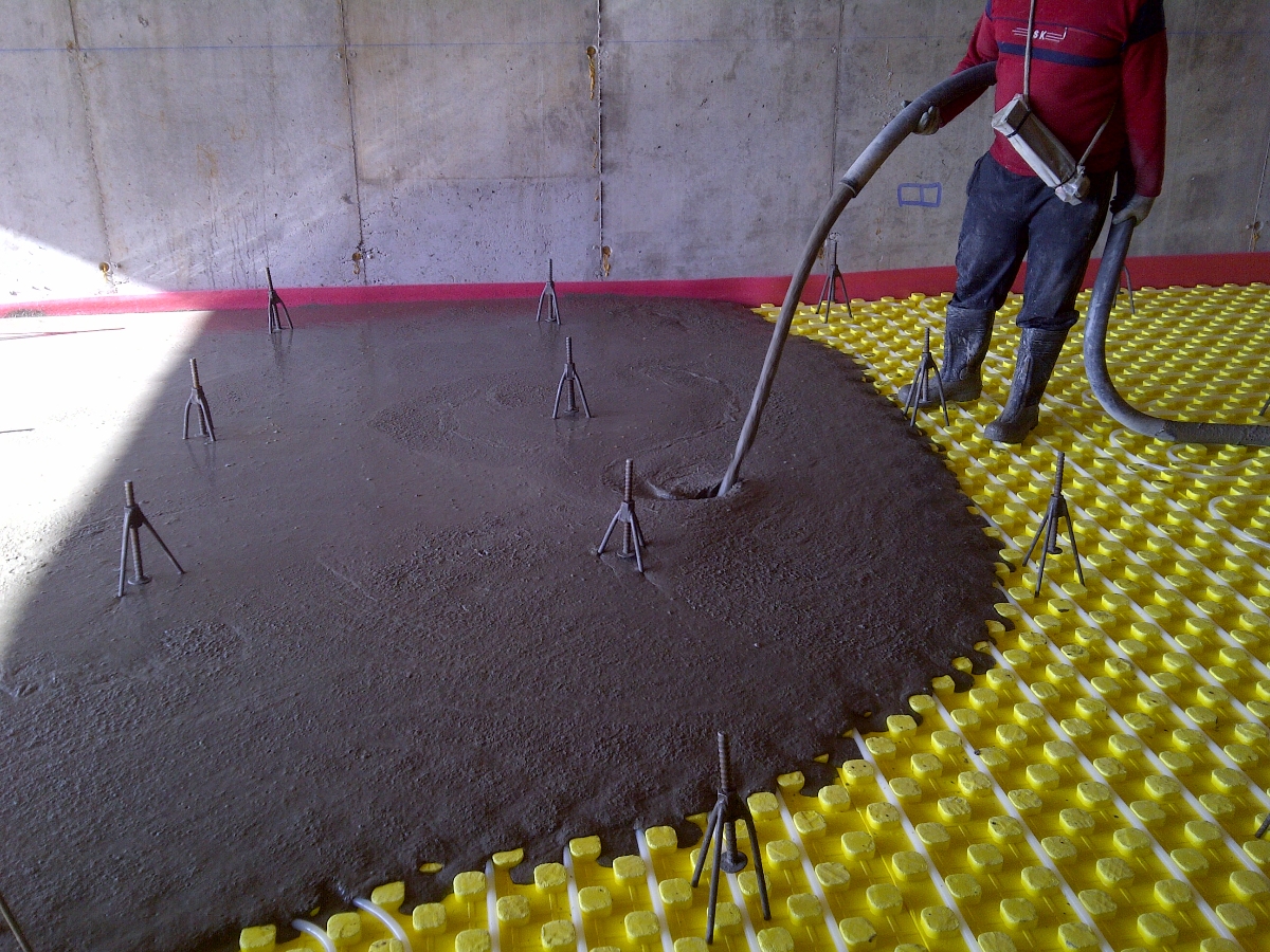 Aplicación de mortero autonivelante