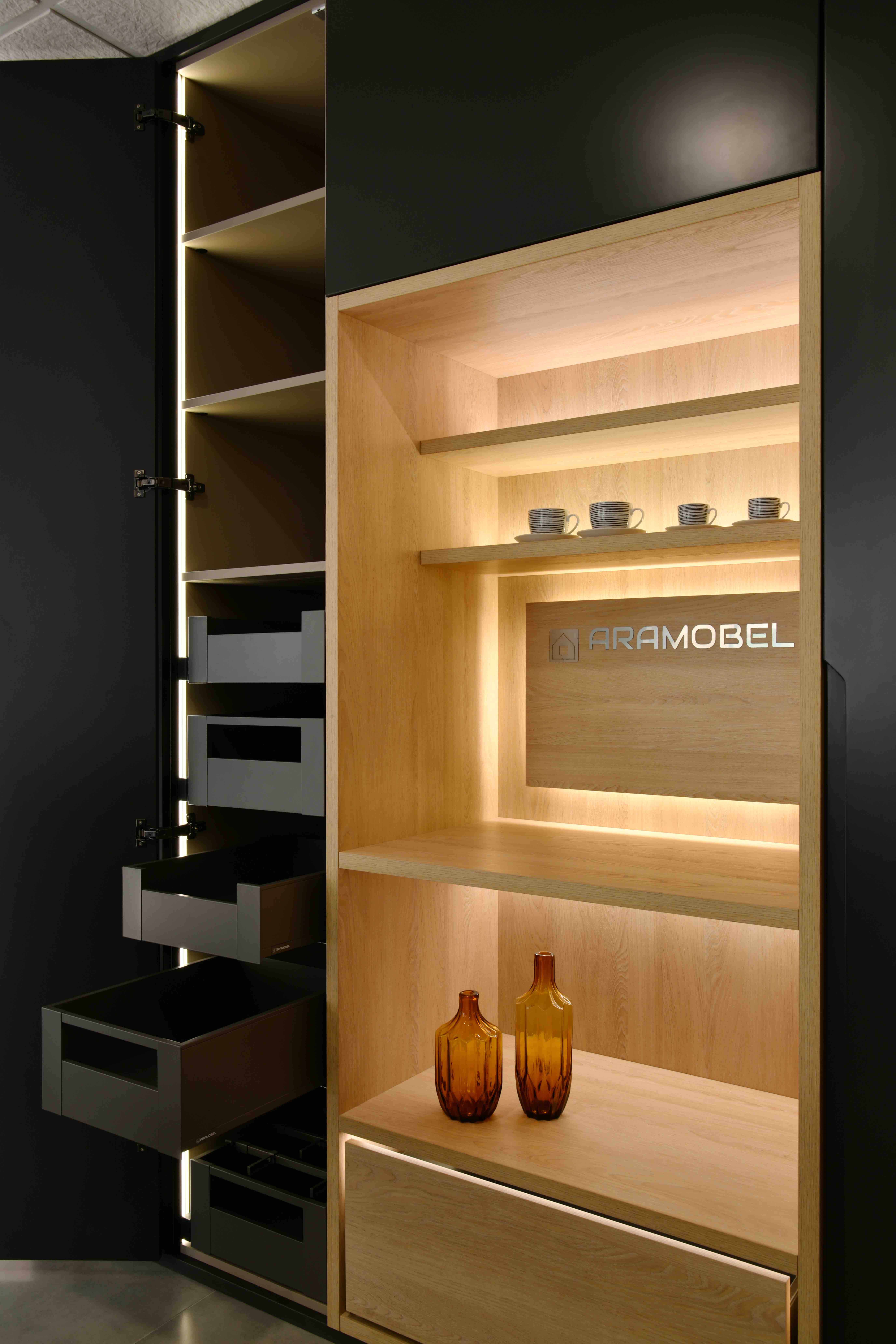 Zona abierta de columnas para colocación de televisor