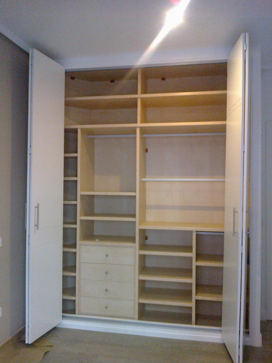 Armario con frente sin obra.