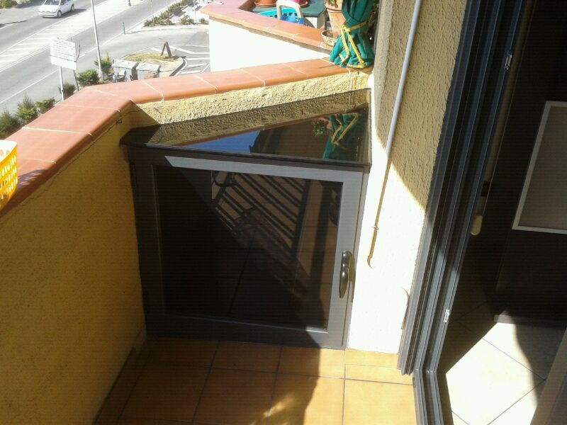 Armario de aluminio en el  balcon
