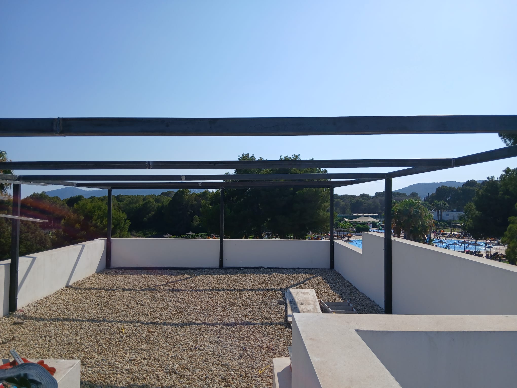 Pérgola de hierro estructural