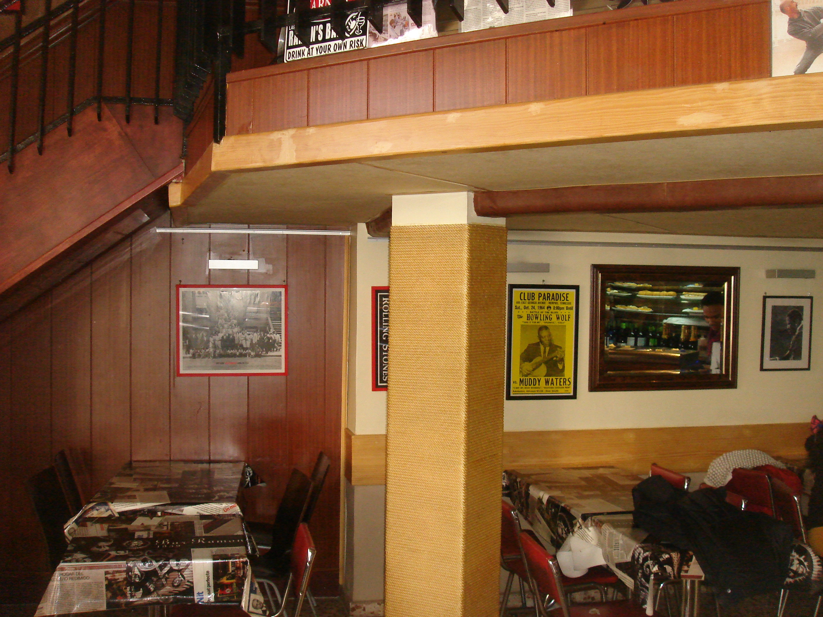 Bar Ramón ( Barcelona)  Reducción acústica de suelos y pilares.