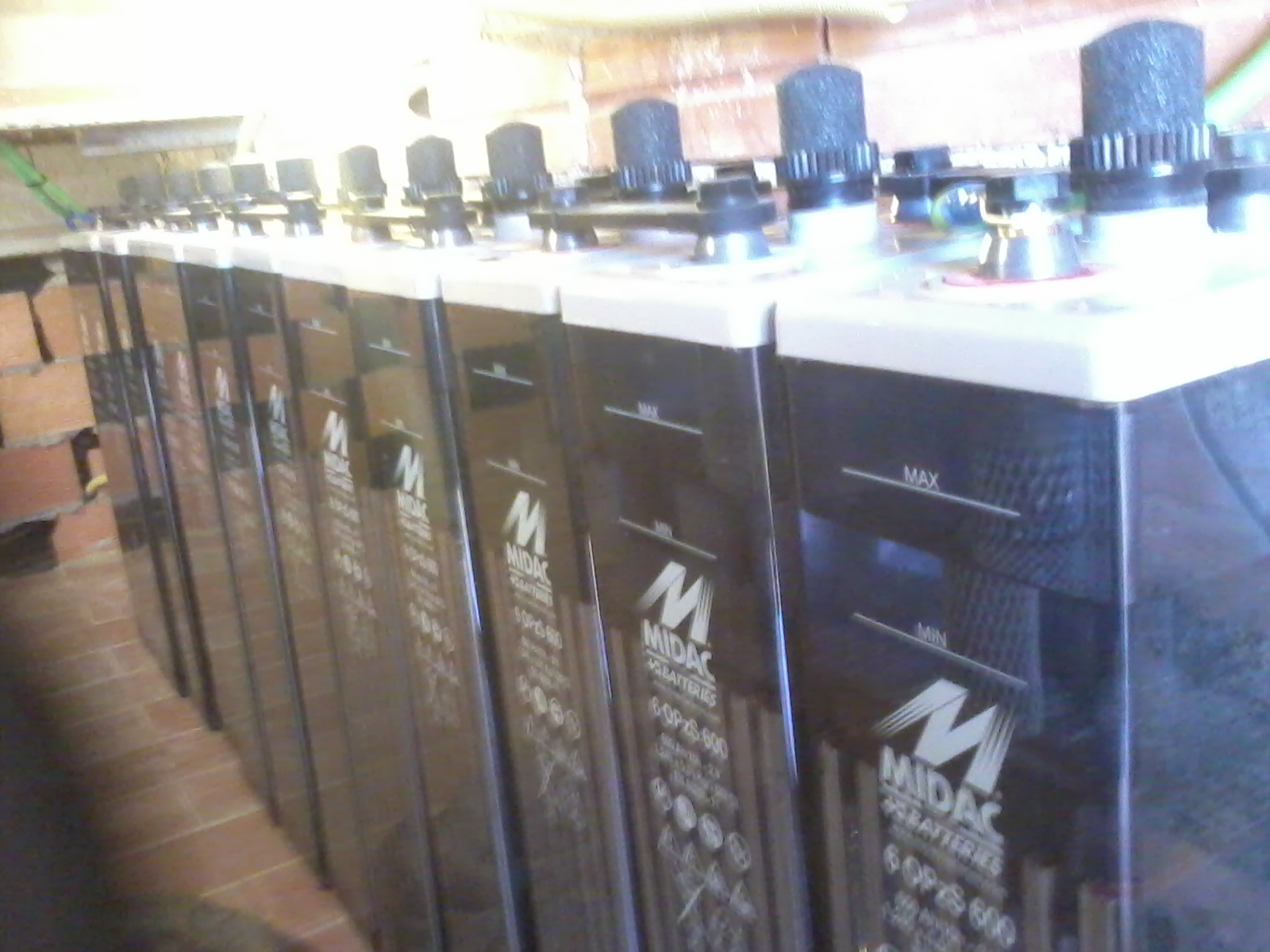 bancada de baterías instalación fotovoltaica