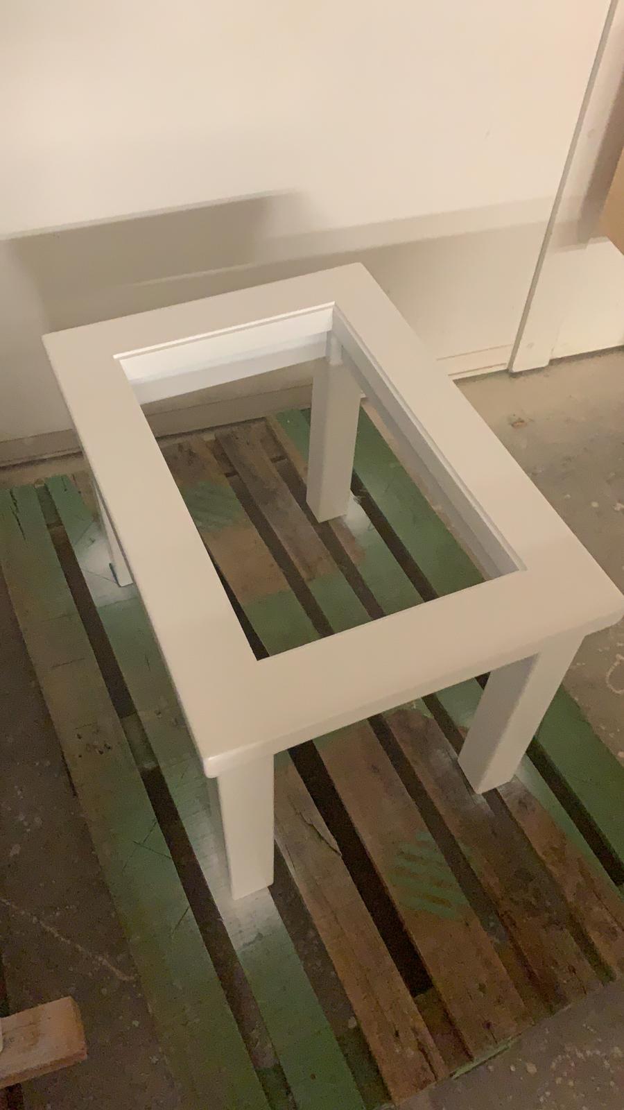 Mesa de centro lacada.