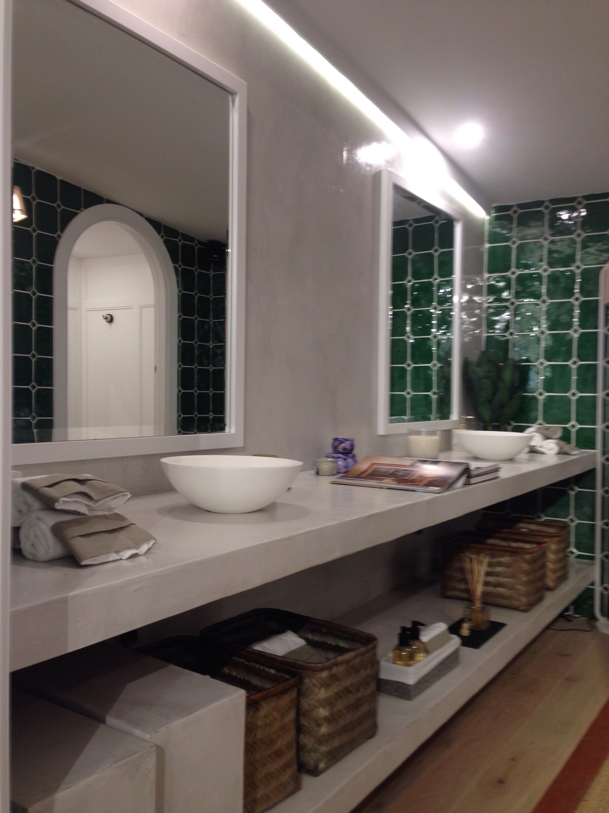 C.C. CORNER MICROCEMENTO