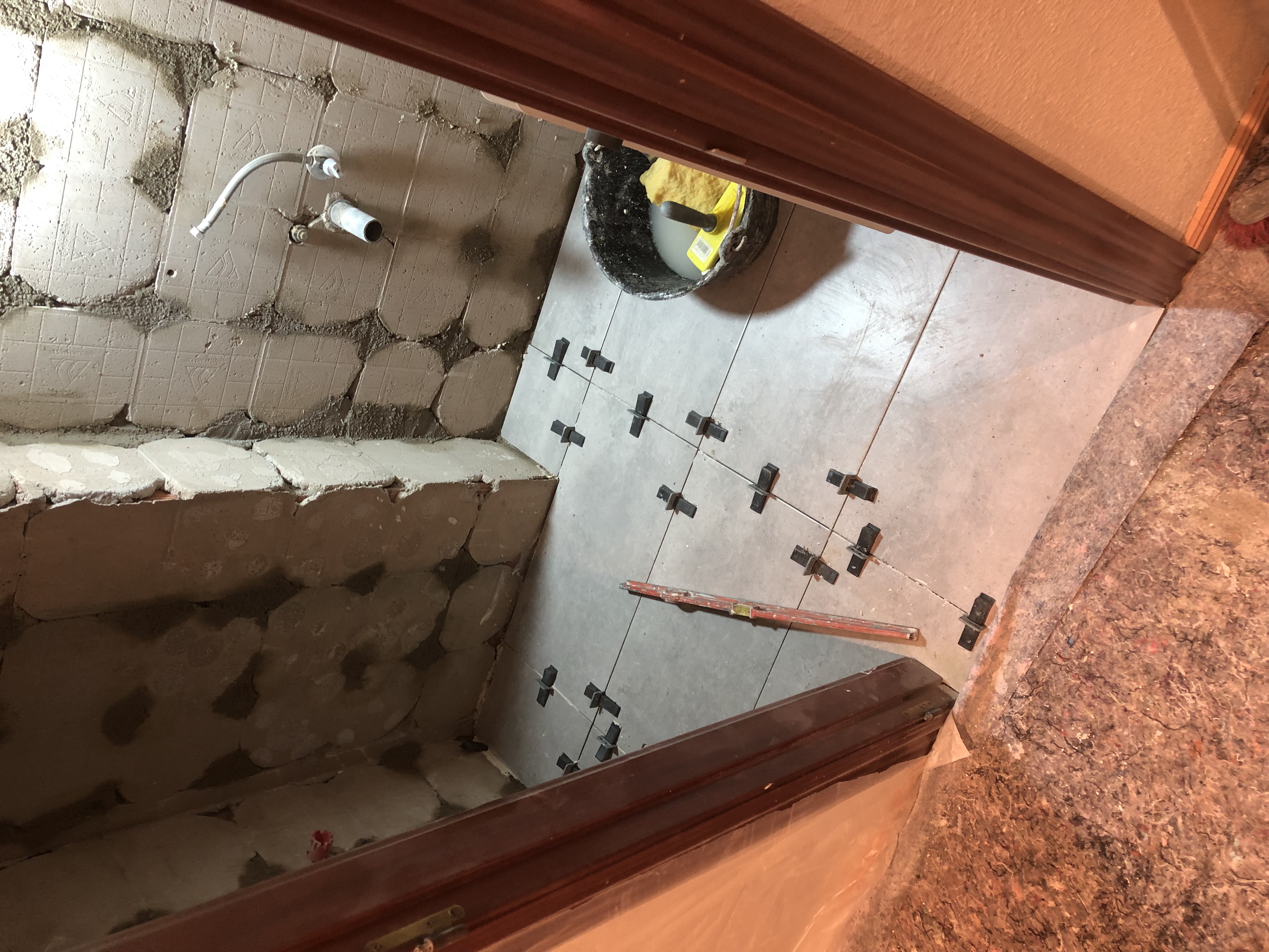 Alicatado de suelo de aseo