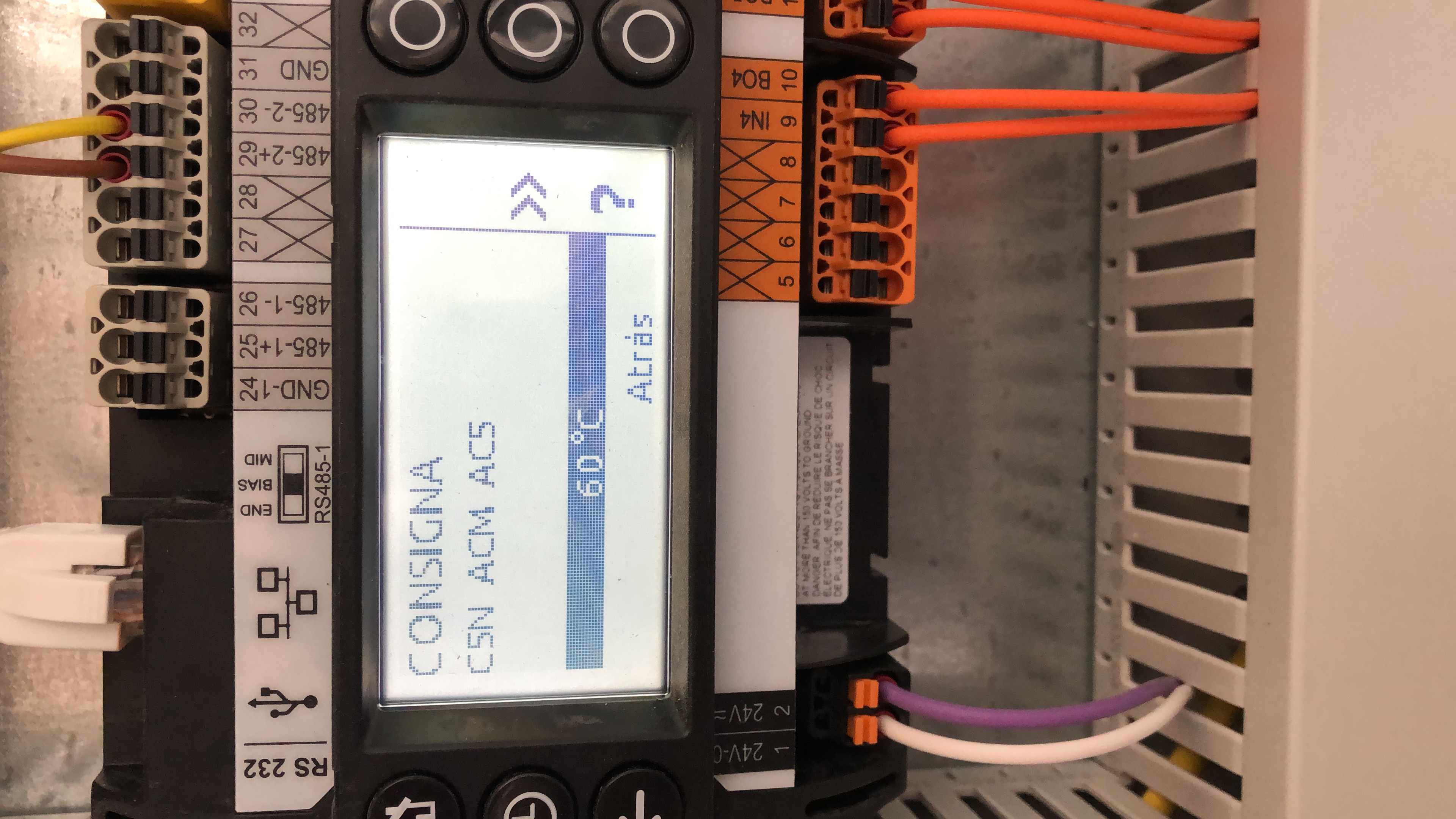 Revisión de equipos de climatización con suelo radiante en colegio