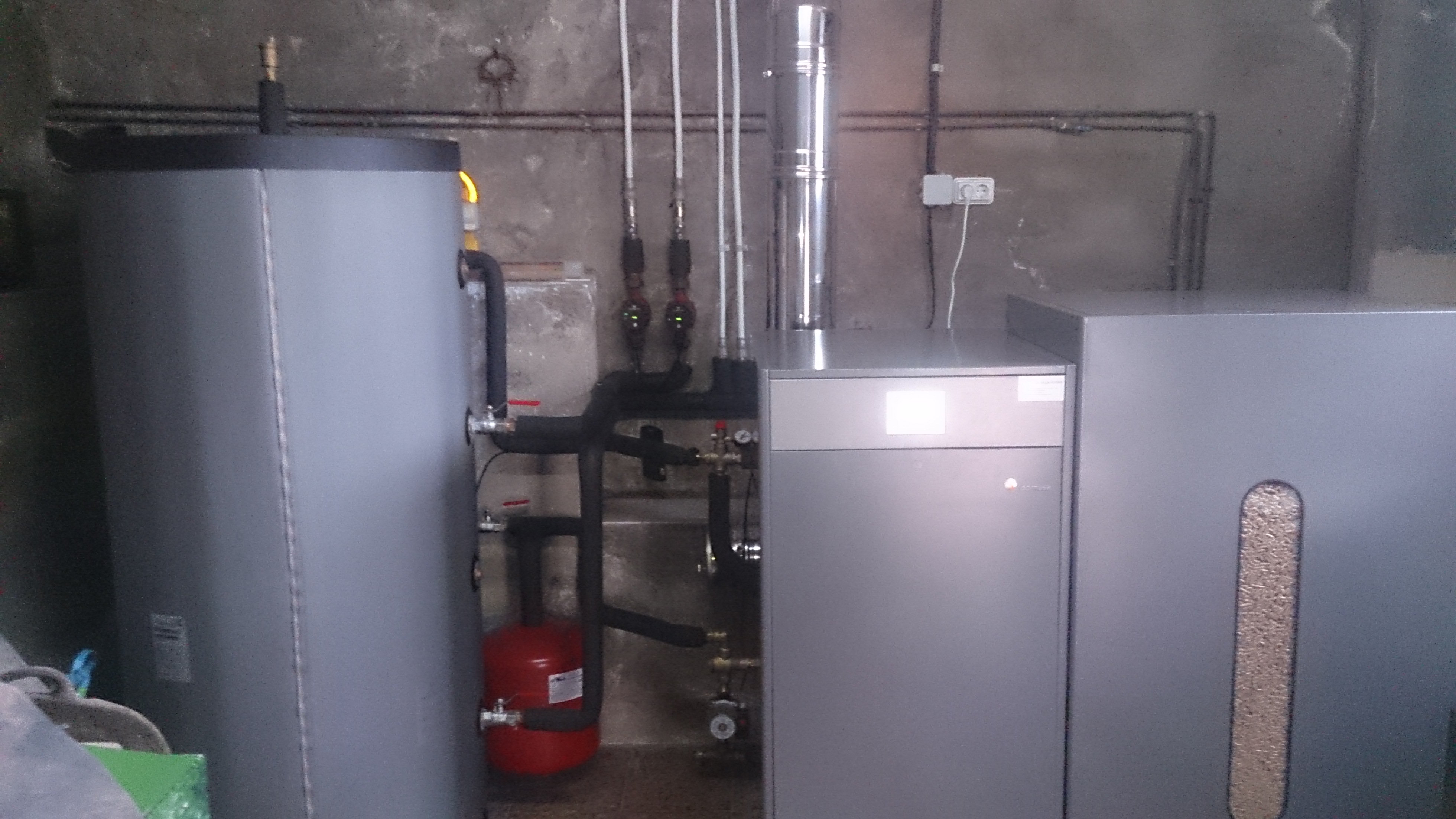 Caldera de pellet de 25 kW para agua caliente y calefacción