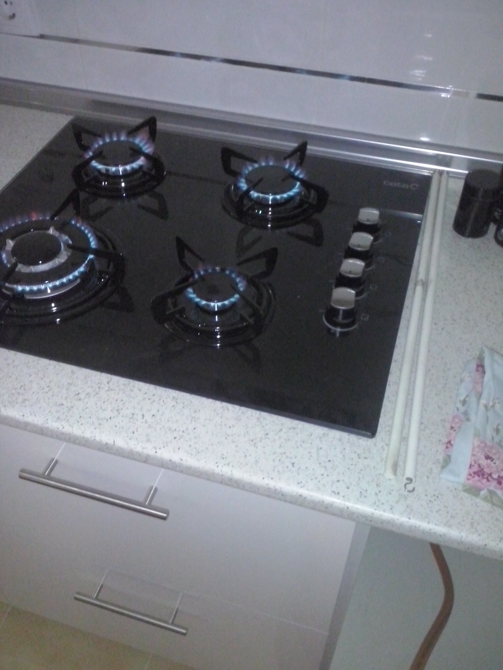 Instalación de hornilla de gas en encimera