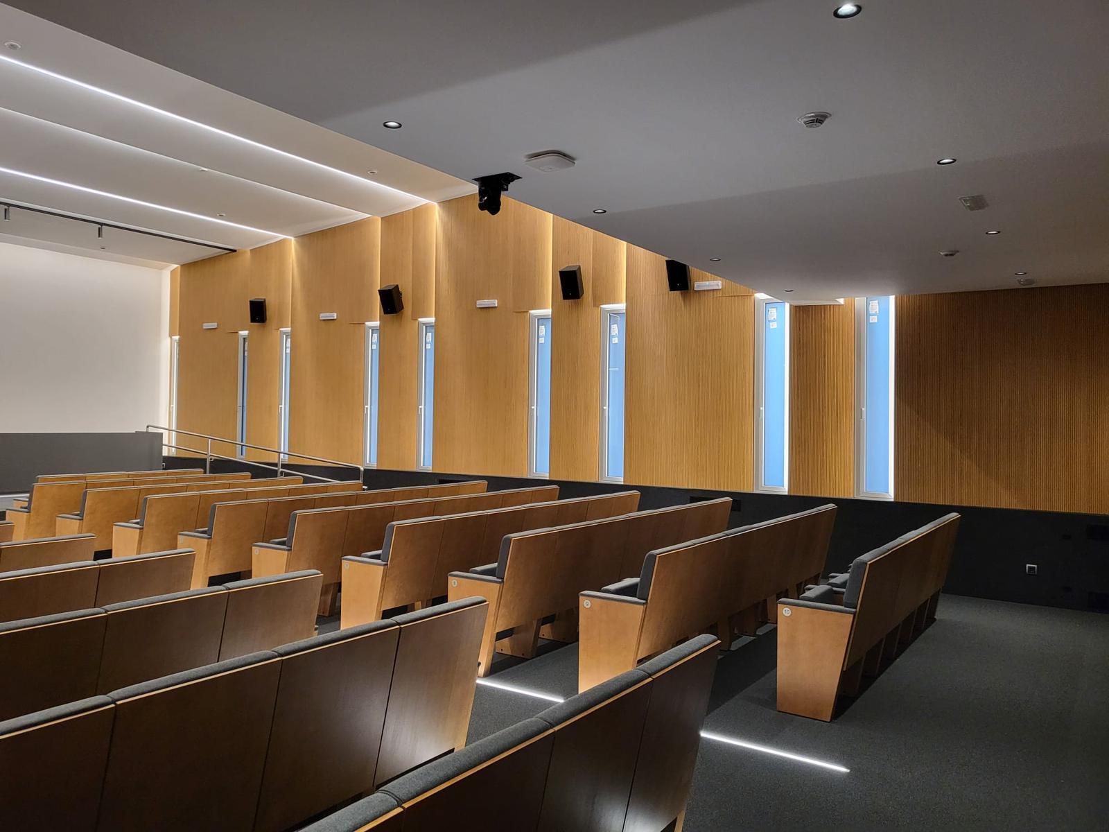 Capilla Hospital Santiago / Vitoria-Gasteiz