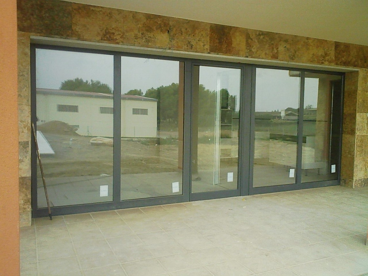 CARPINTERIA EN COLOR GRAFITO