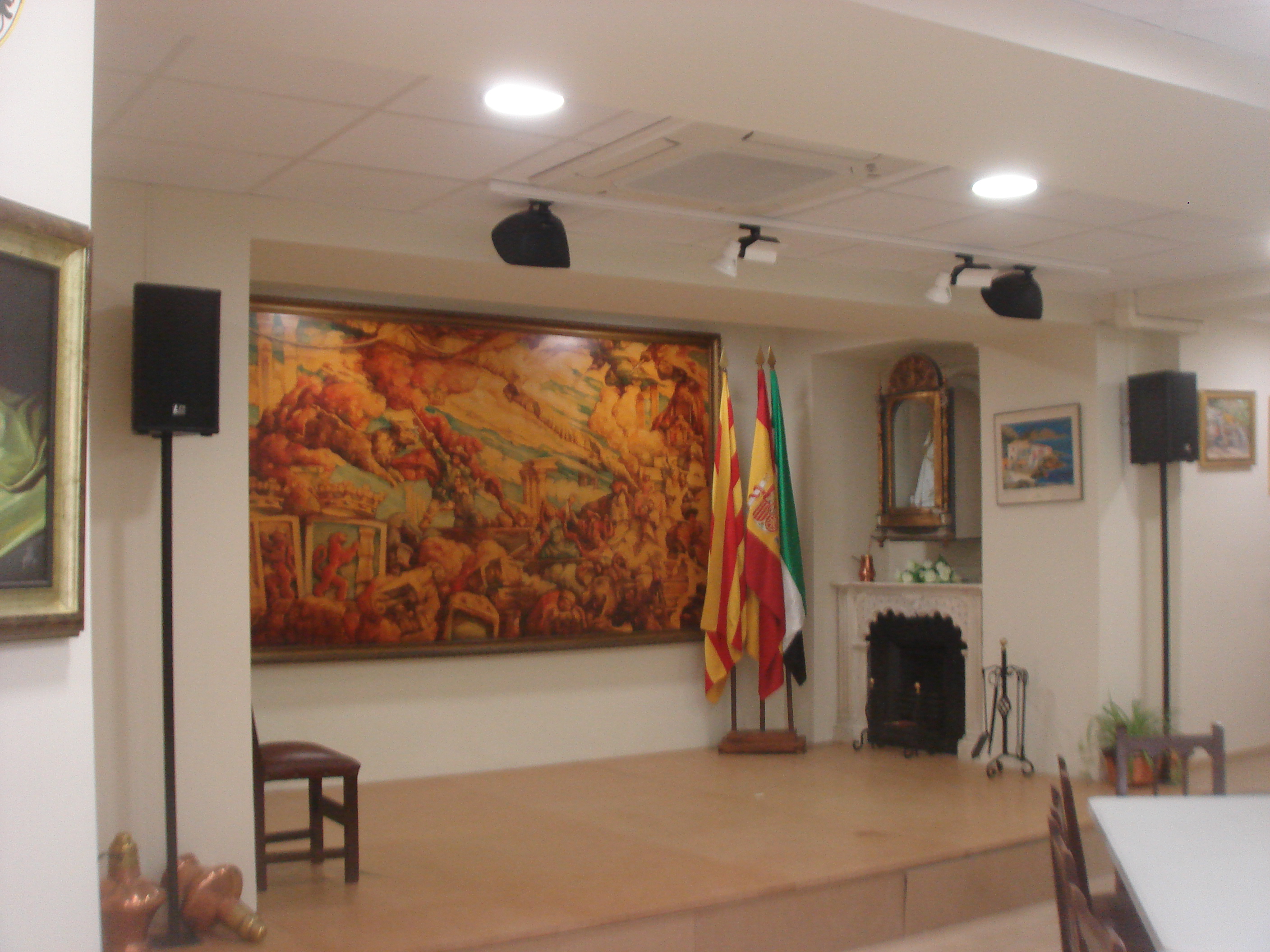 Casa cultural de Extremadura Tablao ( Pilares y doble falso techo)