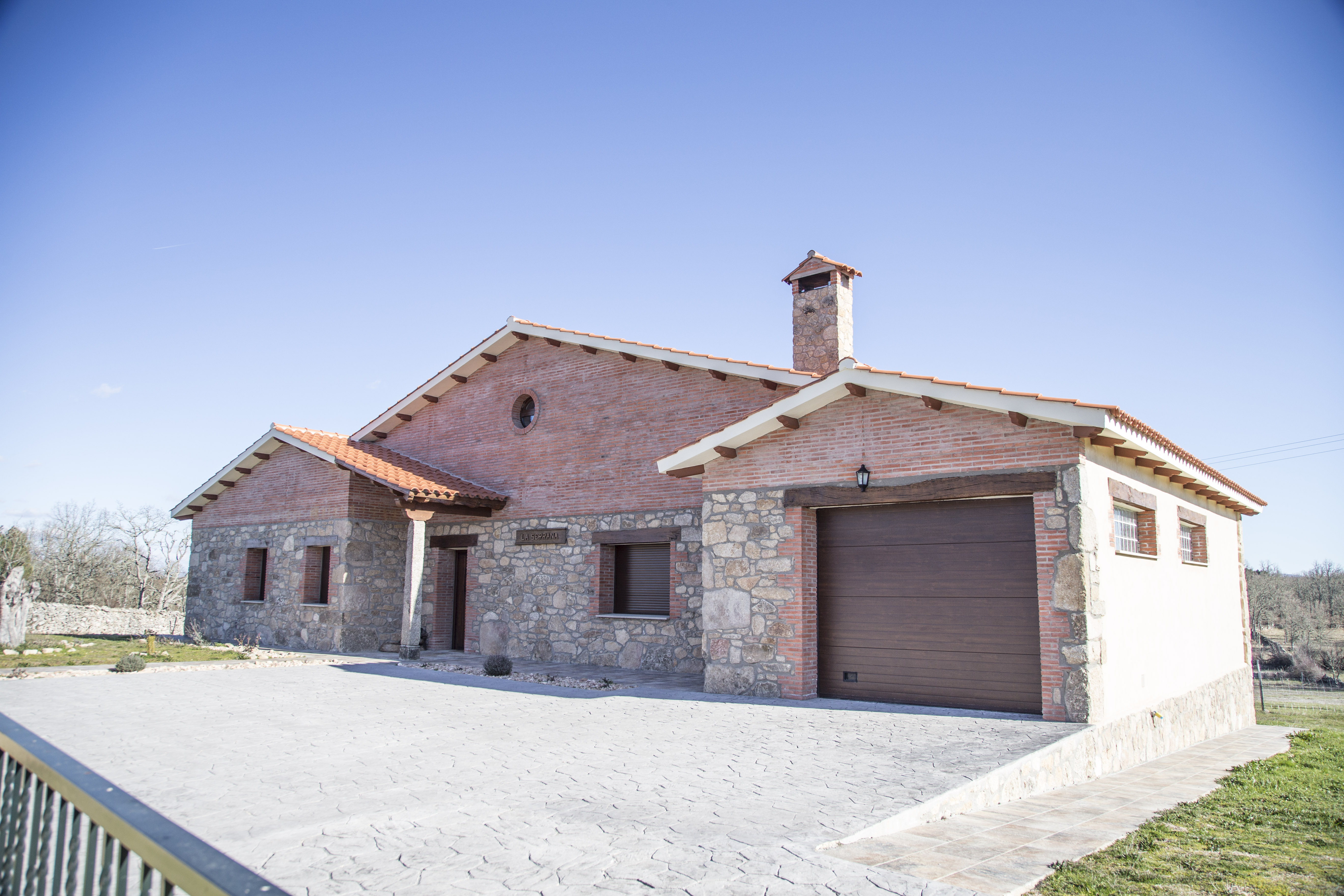 VIVIENDA - CASILLAS DE FLORES