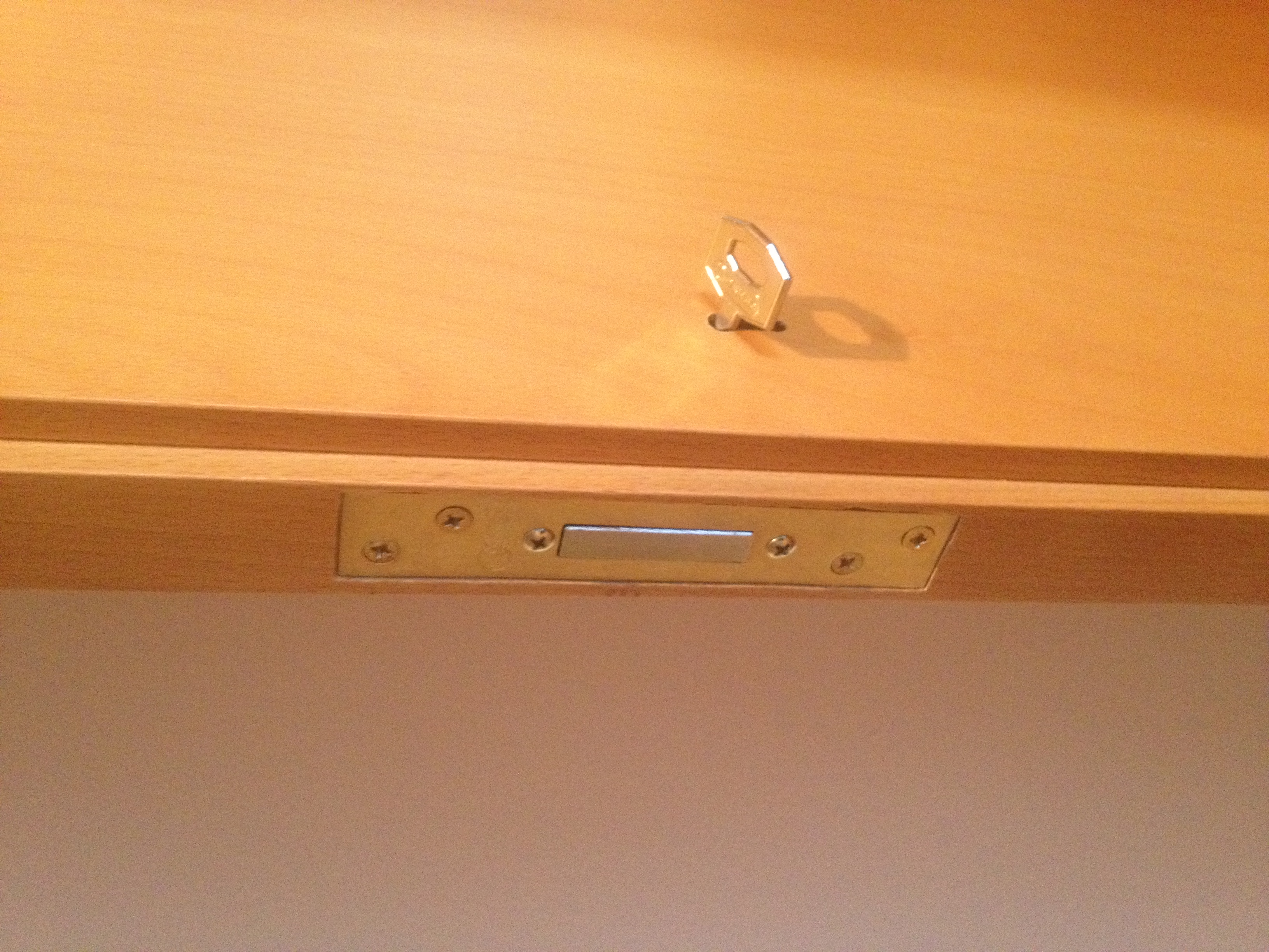 Cerradura puerta habitacón