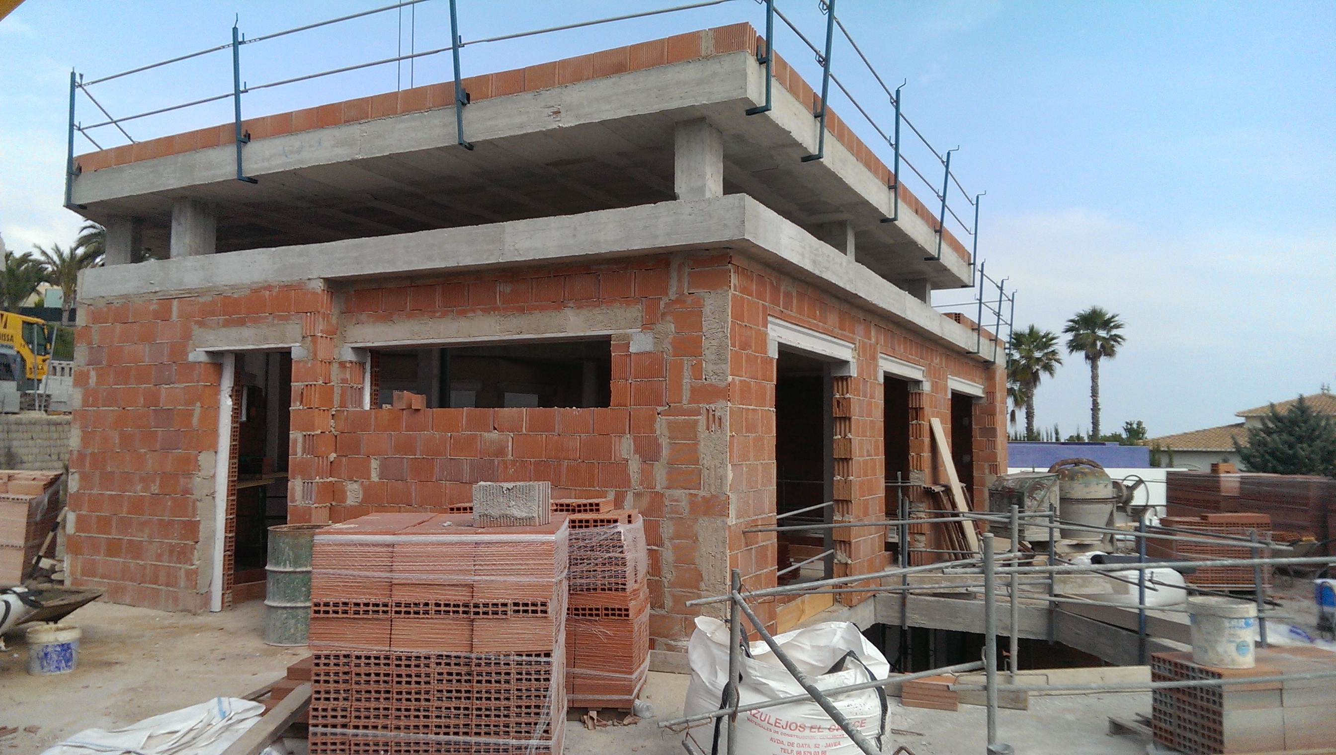 OBRA EN EJECUCION ( CERRAMIENTOS )