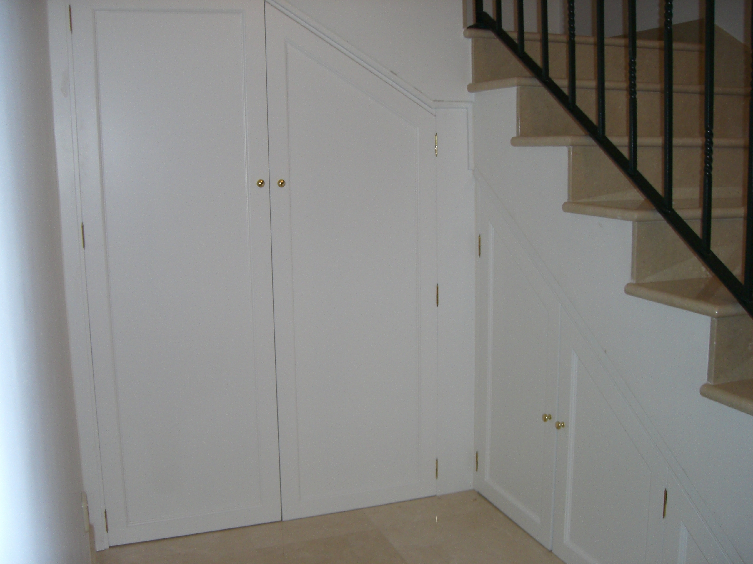 Armario para bajo de escaleras