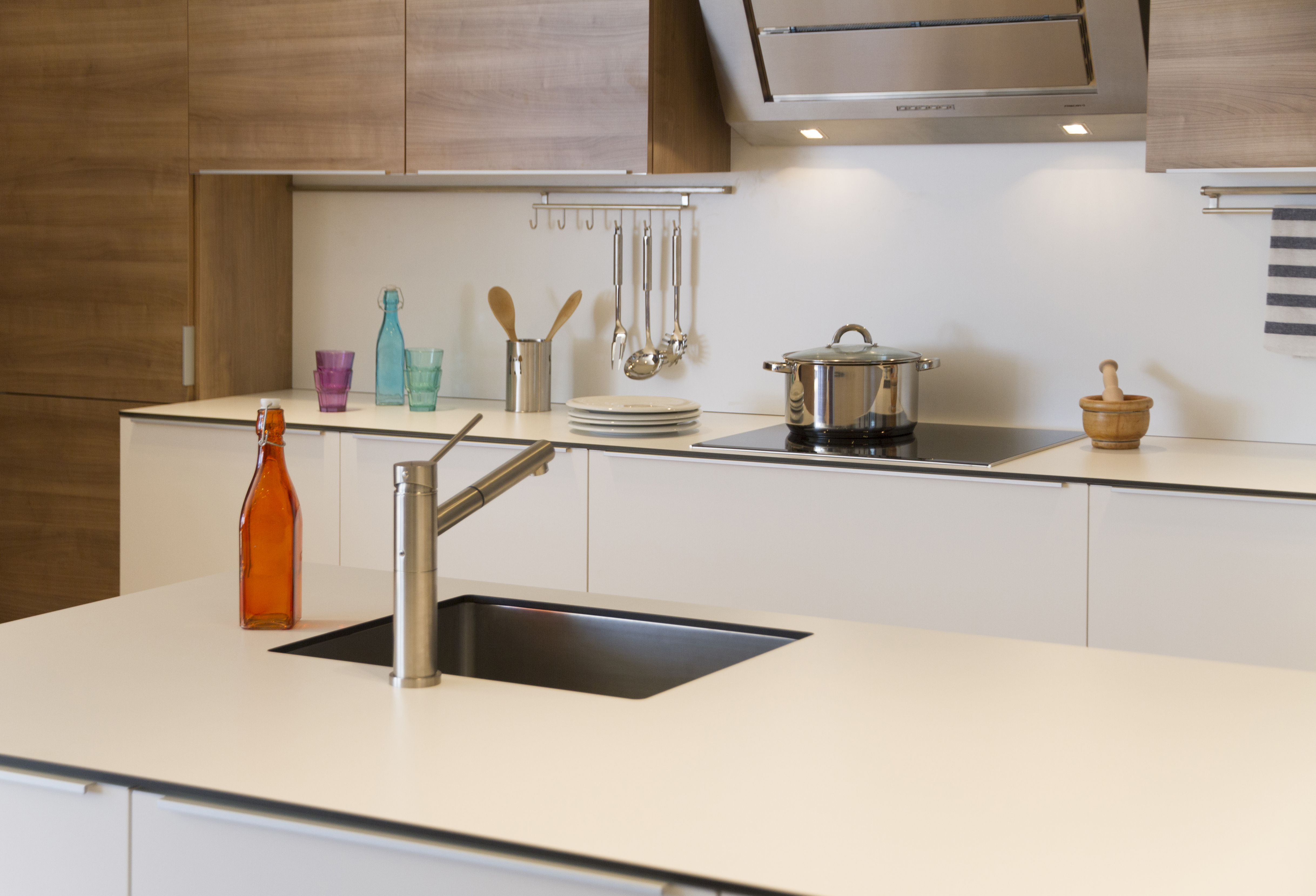 COCINA EN LAMINADO COMBINADO BLANCO NOGAL