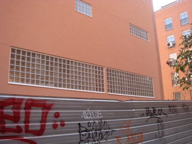 Colegio en la calle Juan Dique - Madrid