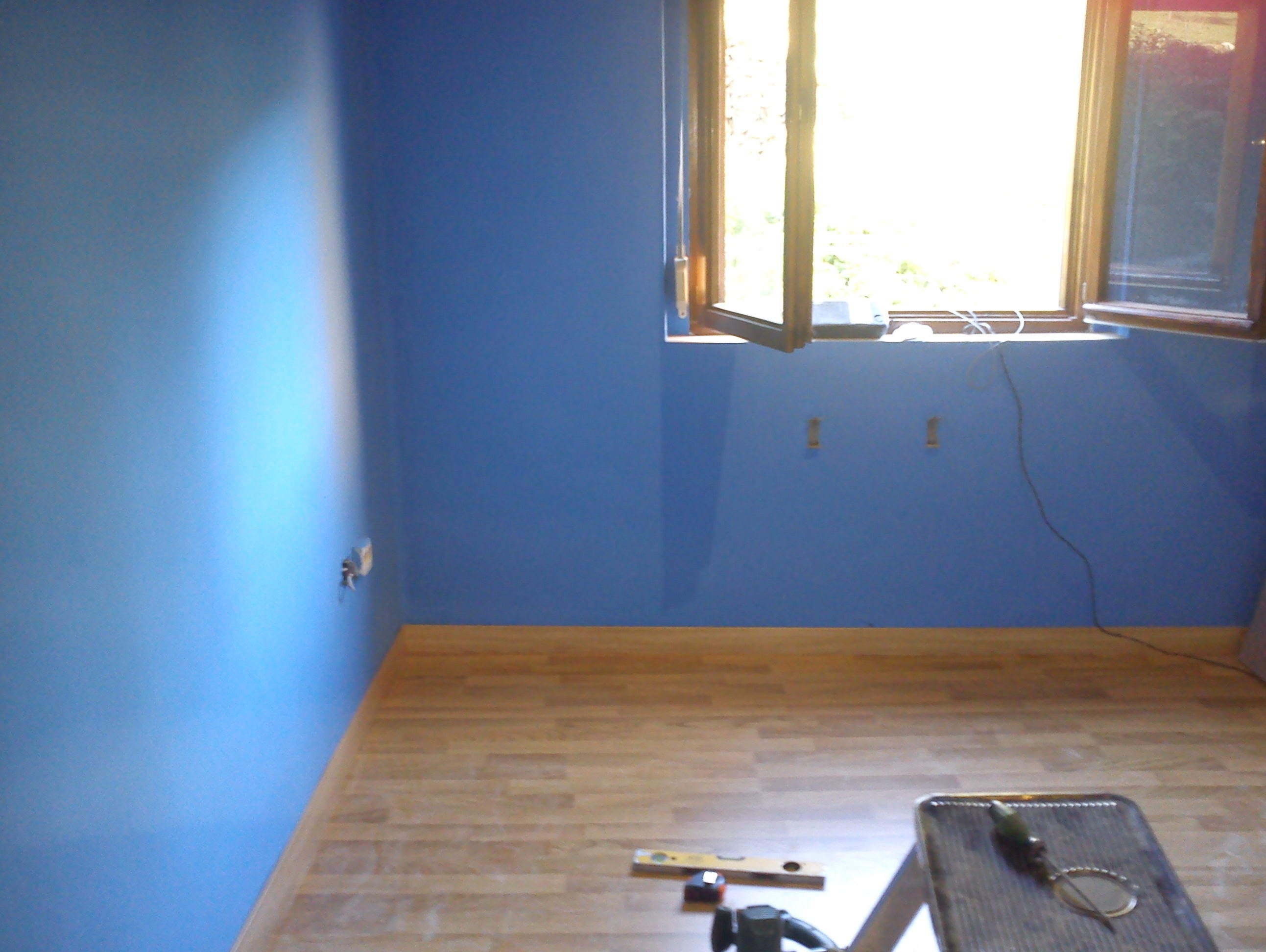 COLOCACIÓN DE TARIMA Y PINTURA INTERIOS