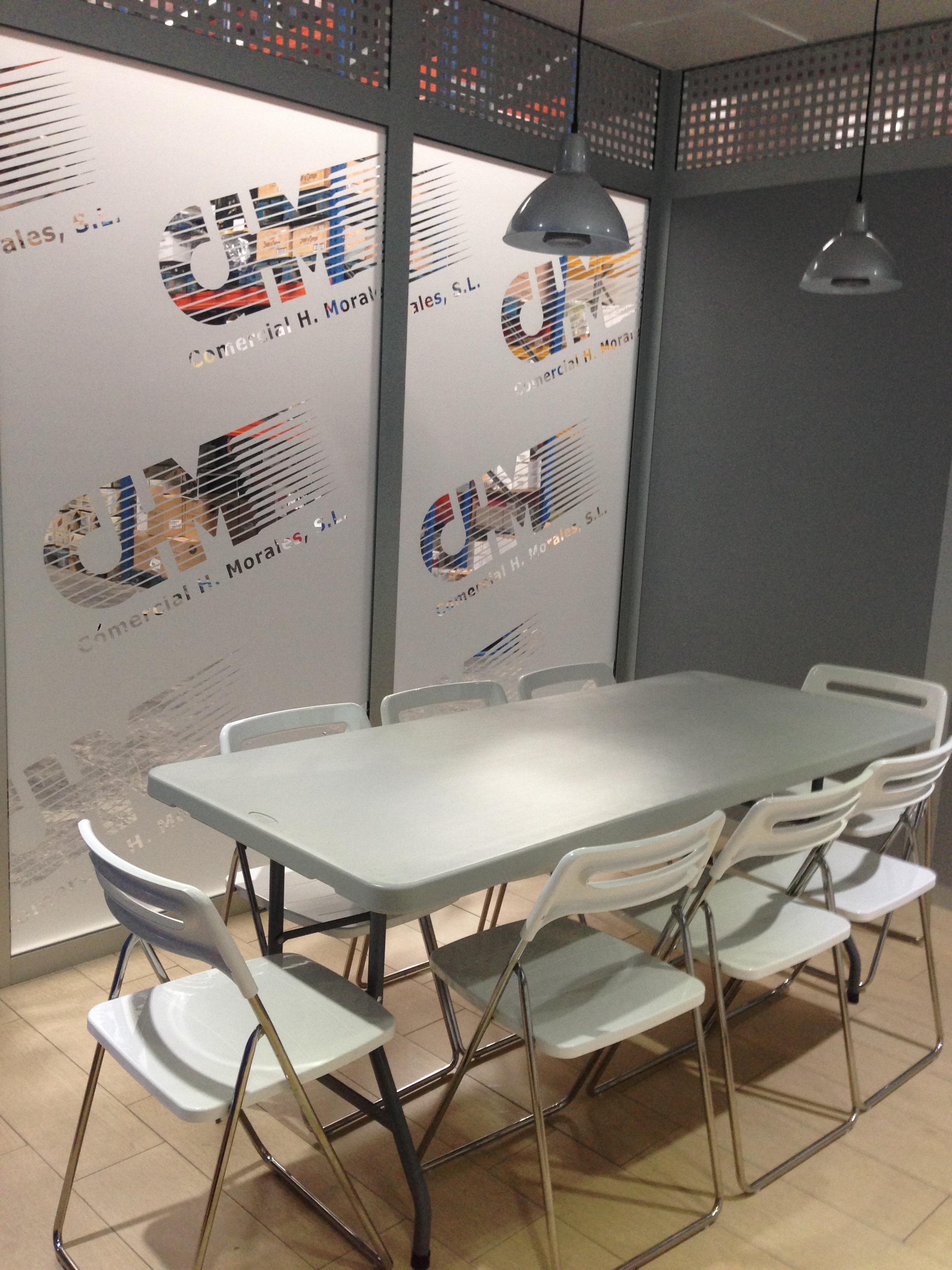 COMEDOR EN NAVE INDUSTRIAL PARA EL PERSONAL