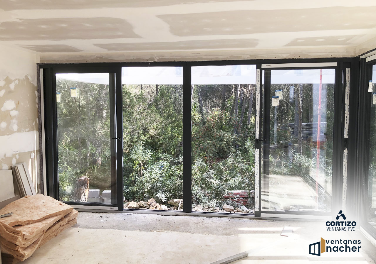 Trabajo en Ibiza de correderas PVC