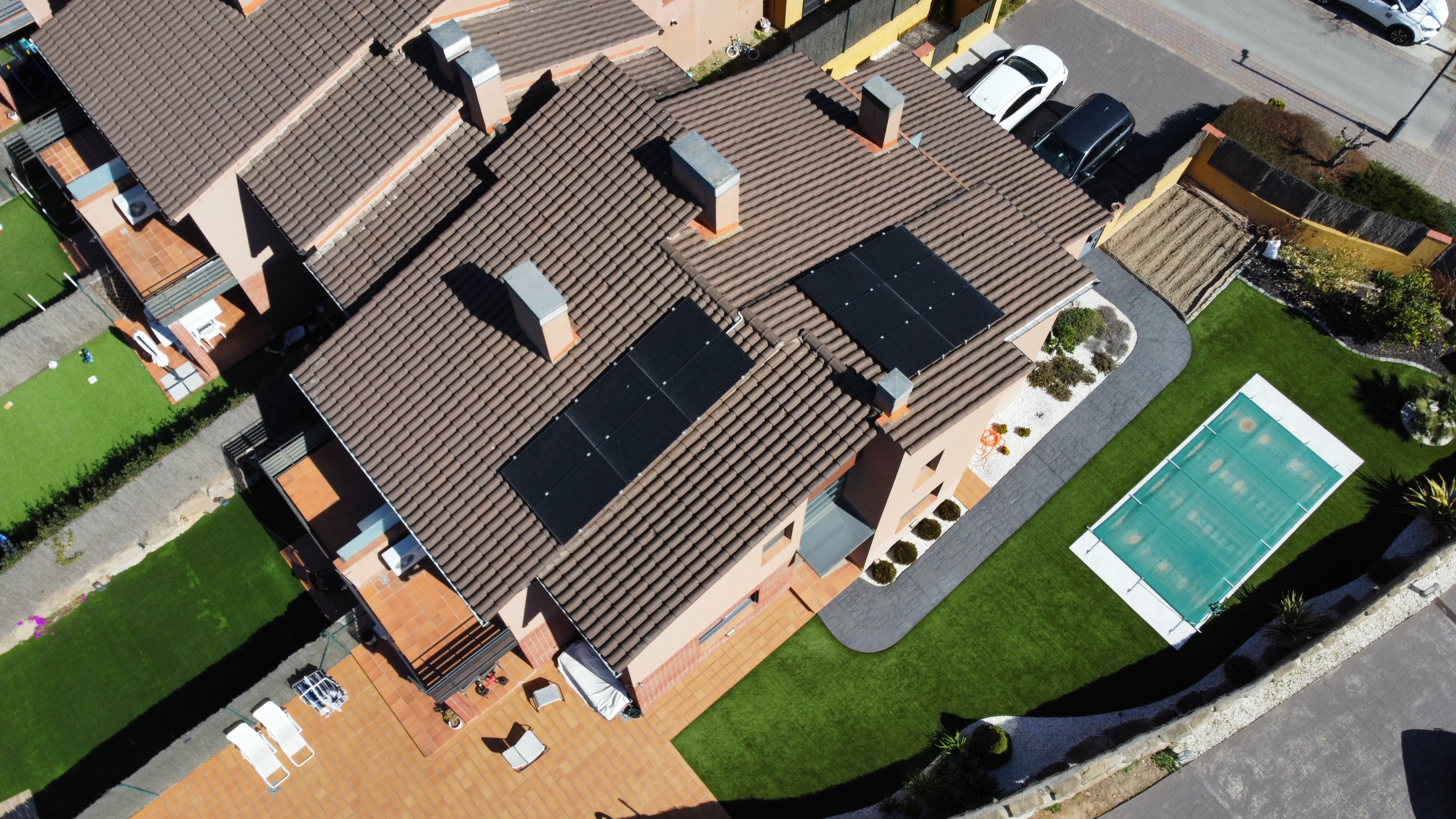Instalación de 12 paneles solares en La Roca del Vallès