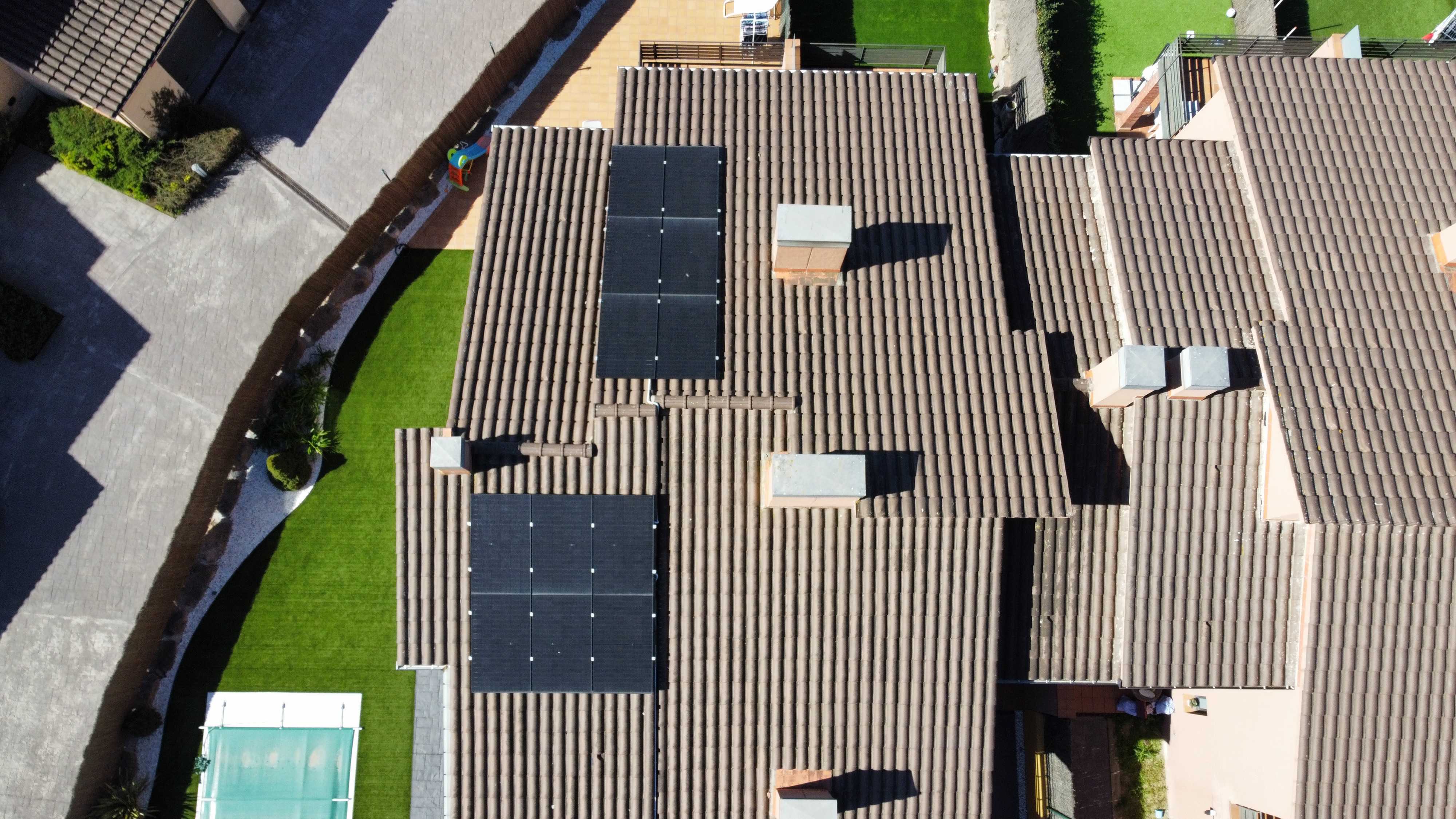 Instalación de 12 paneles solares en Santa Agnès de Malanyanes