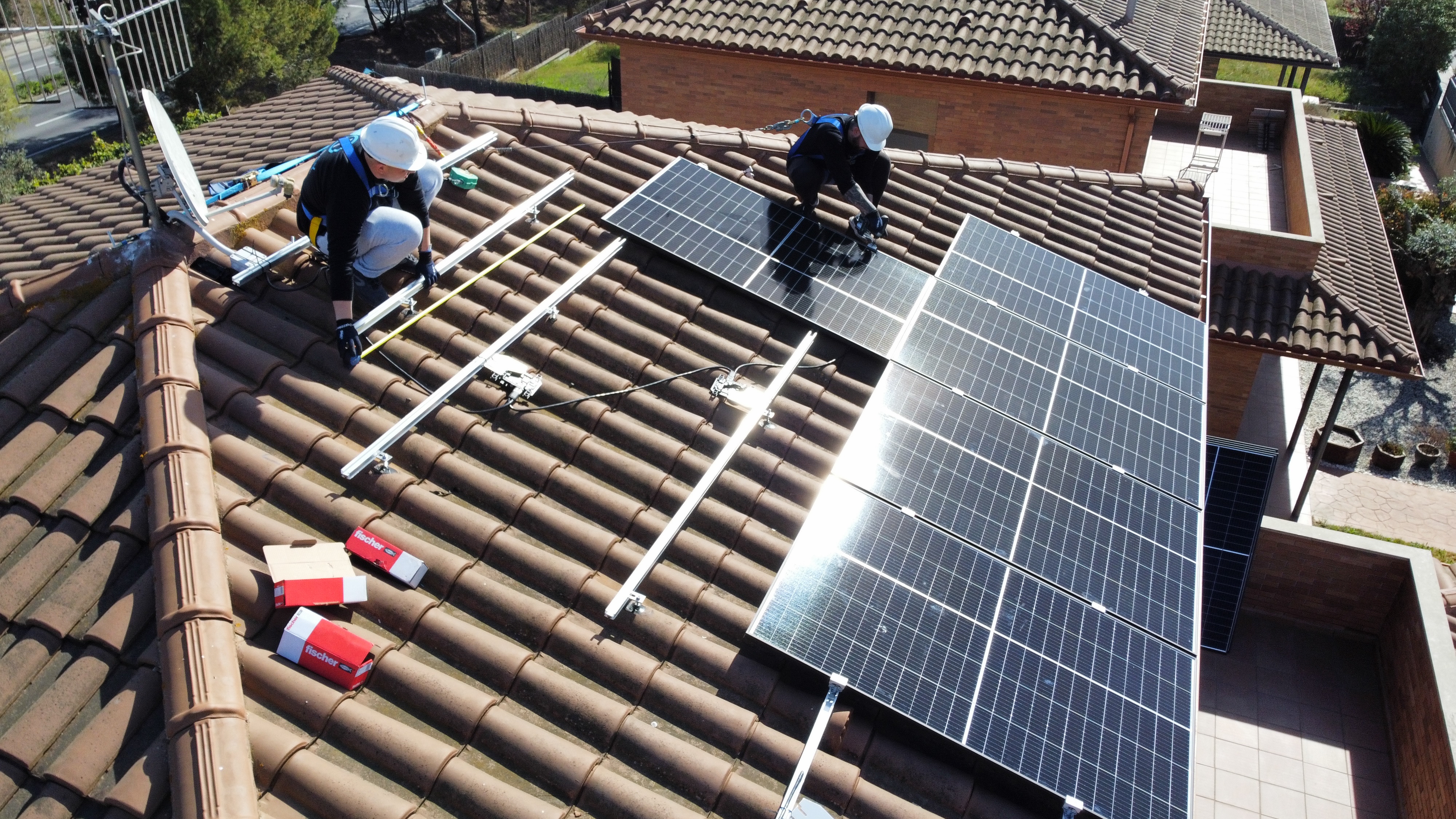 Instaladores propios, instalación en proceso en Canovelles.
