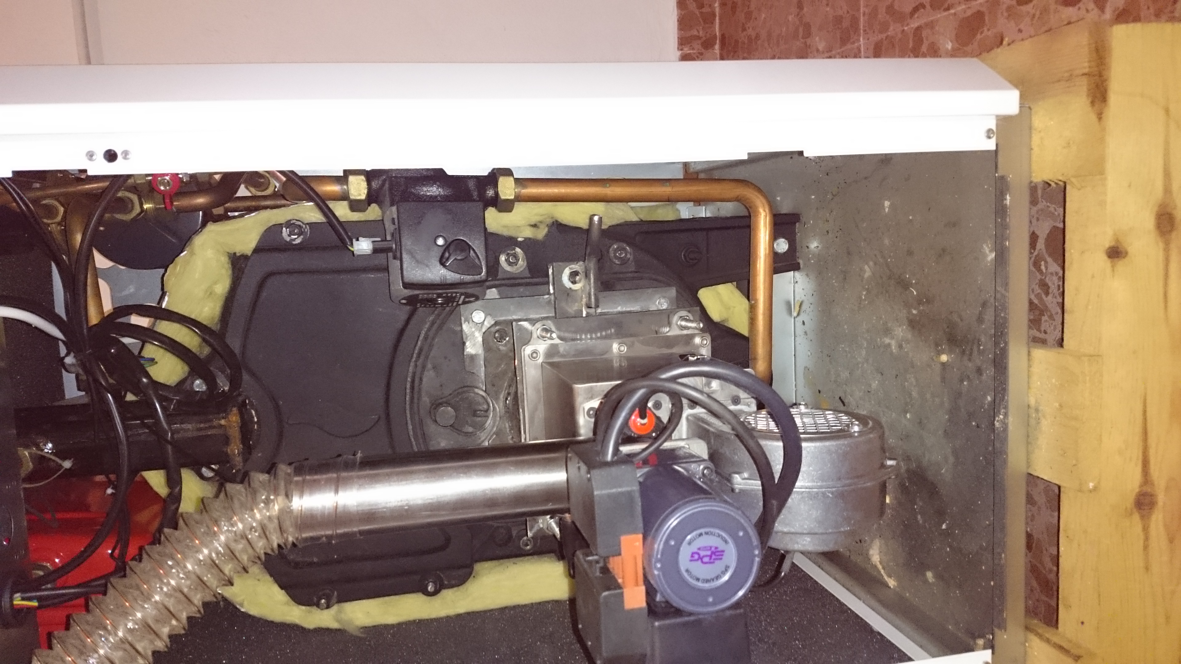 Quemador de biomasa adaptado a caldera domestica