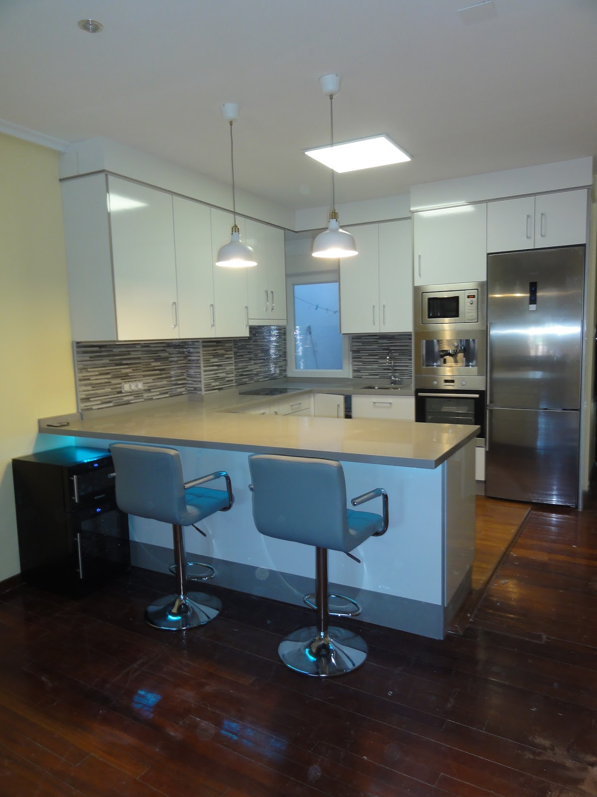 Cocina Blanca con Barra