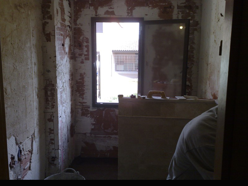 Durante reforma de baño en urb. La Almajada (Alicante)