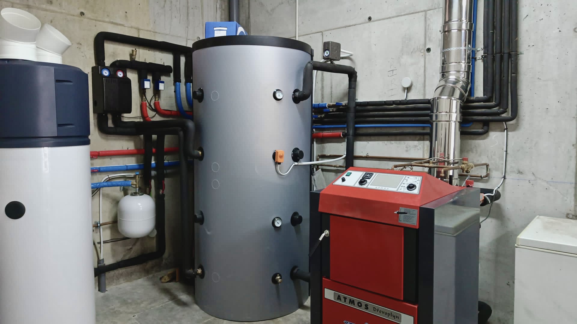 Caldera de leña con deposito de 500L con apollo de aerotermo de 250 L