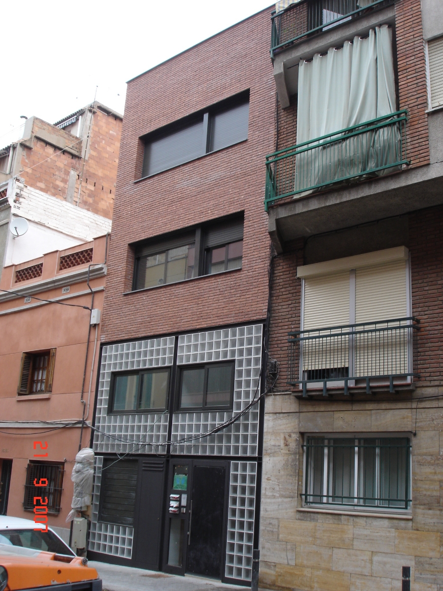 EDIFICIO ENTRE MEDIANERAS DE 3 VIVIENDAS