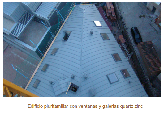 Edificio plurifamiliar con ventanas y galerias quartz zinc
