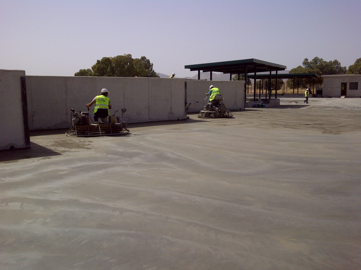 Ejecución de solera de hormigón fratasado